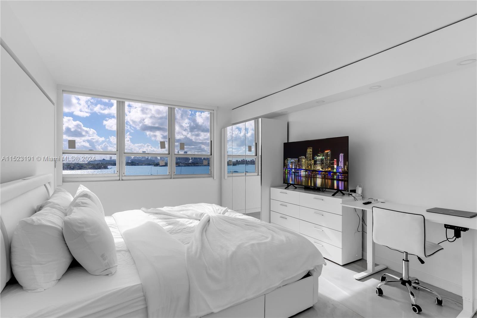 1500 Bay Rd 918S, Miami Beach, Florida 33139, 1 Bedroom Bedrooms, ,1 BathroomBathrooms,Residentiallease,For Rent,1500 Bay Rd 918S,A11523191