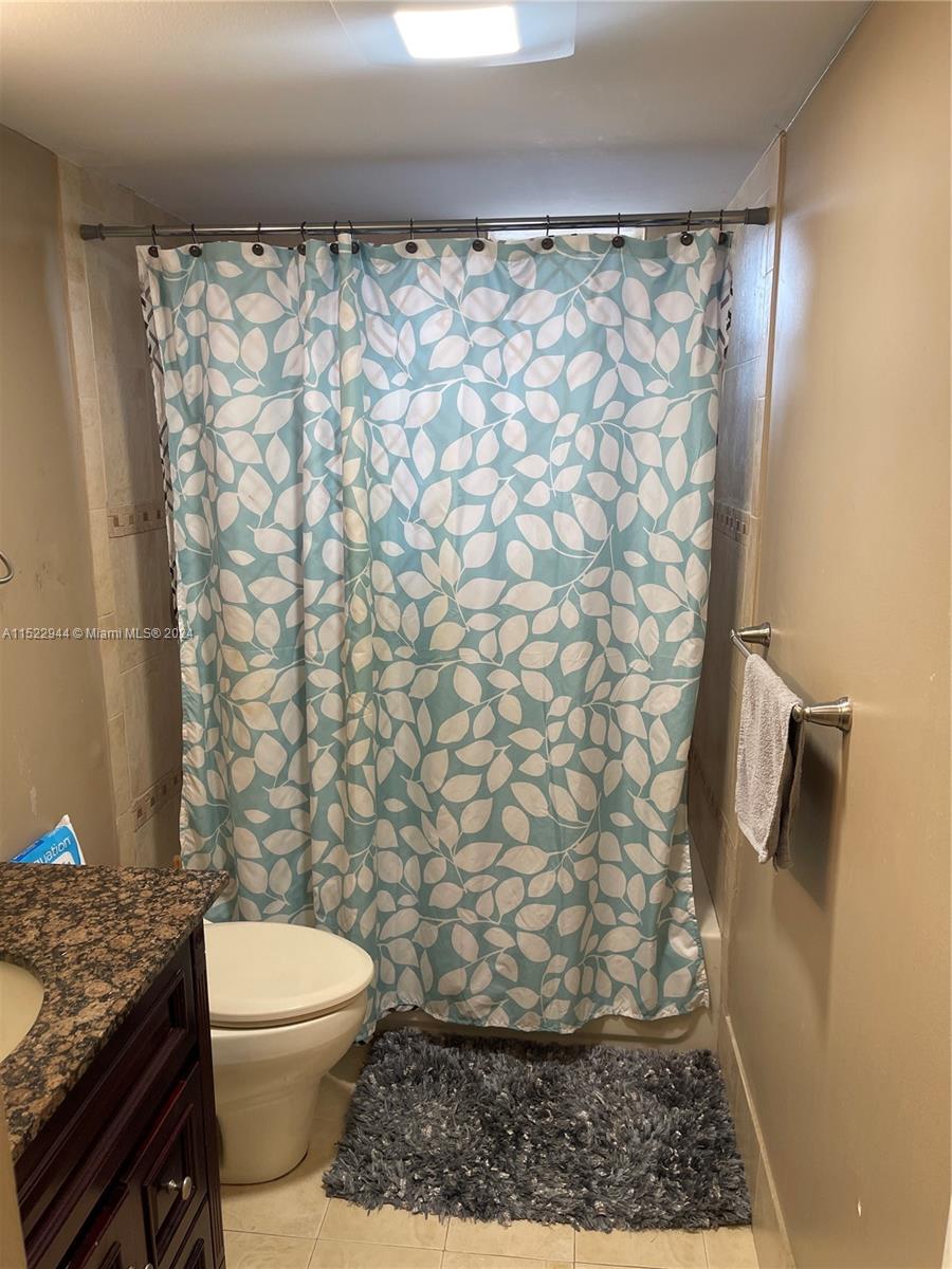 17000 NW 67th Ave 405, Hialeah, FL 33015, 2 Bedrooms Bedrooms, ,2 BathroomsBathrooms,Residential,For Sale,67th Ave,A11522944