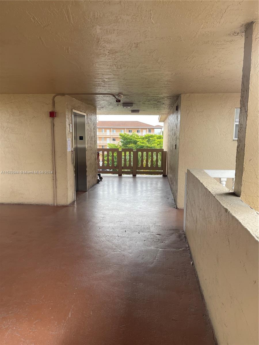 17000 NW 67th Ave 405, Hialeah, FL 33015, 2 Bedrooms Bedrooms, ,2 BathroomsBathrooms,Residential,For Sale,67th Ave,A11522944