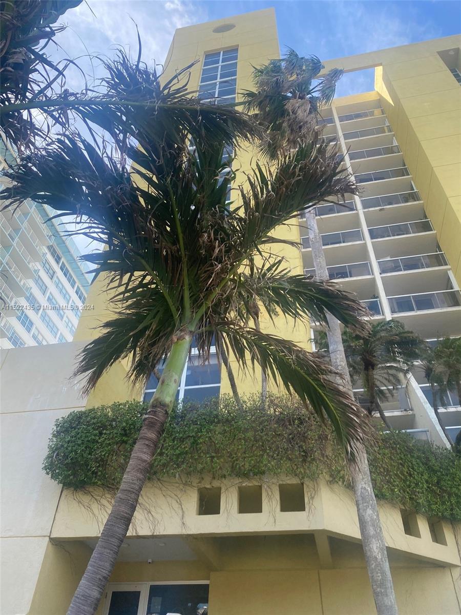 5880 Collins Ave 902, Miami Beach, Florida 33140, 1 Bedroom Bedrooms, ,1 BathroomBathrooms,Residentiallease,For Rent,5880 Collins Ave 902,A11522435