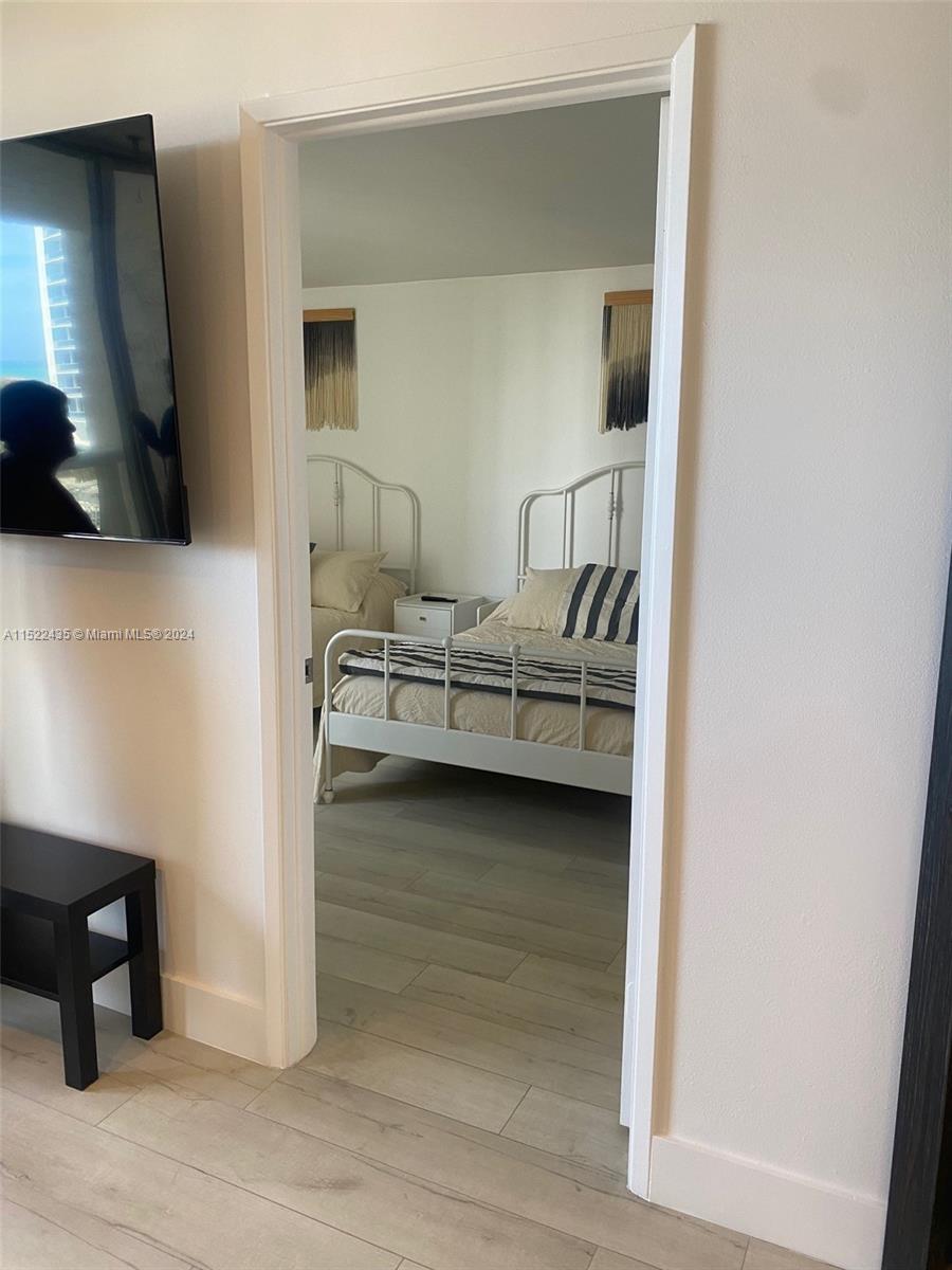 5880 Collins Ave 902, Miami Beach, Florida 33140, 1 Bedroom Bedrooms, ,1 BathroomBathrooms,Residentiallease,For Rent,5880 Collins Ave 902,A11522435