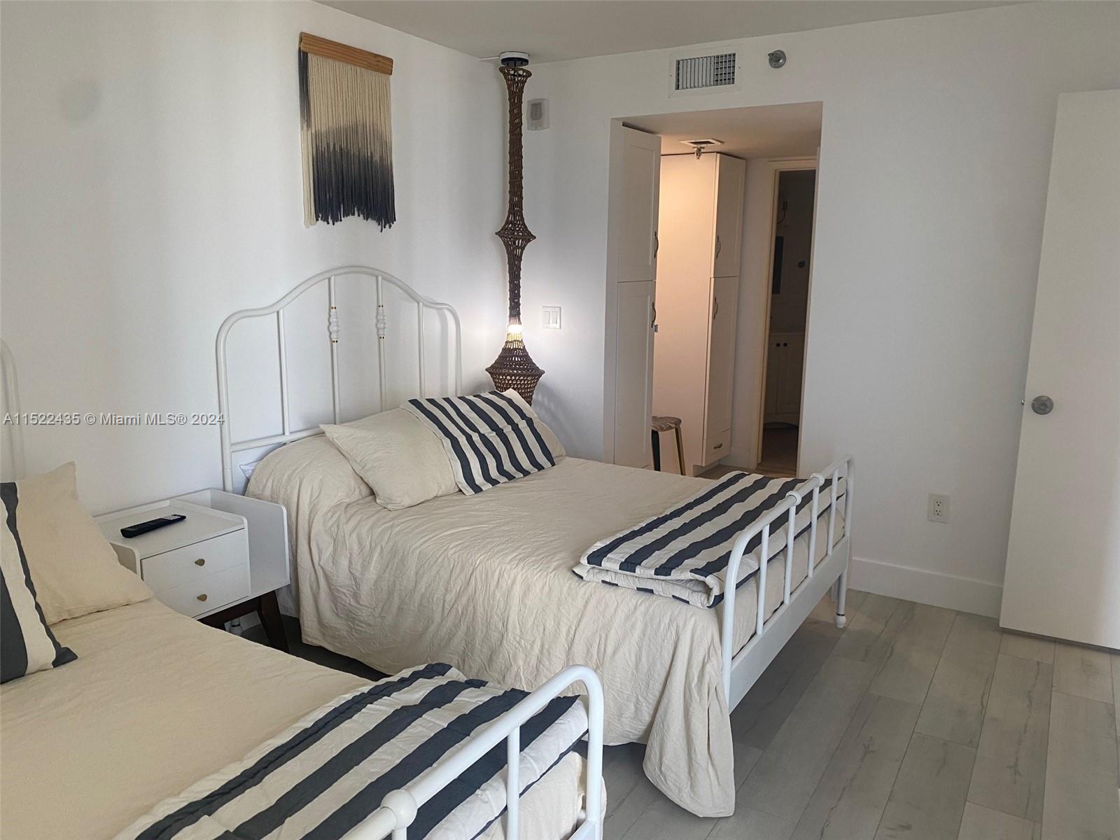 5880 Collins Ave 902, Miami Beach, Florida 33140, 1 Bedroom Bedrooms, ,1 BathroomBathrooms,Residentiallease,For Rent,5880 Collins Ave 902,A11522435