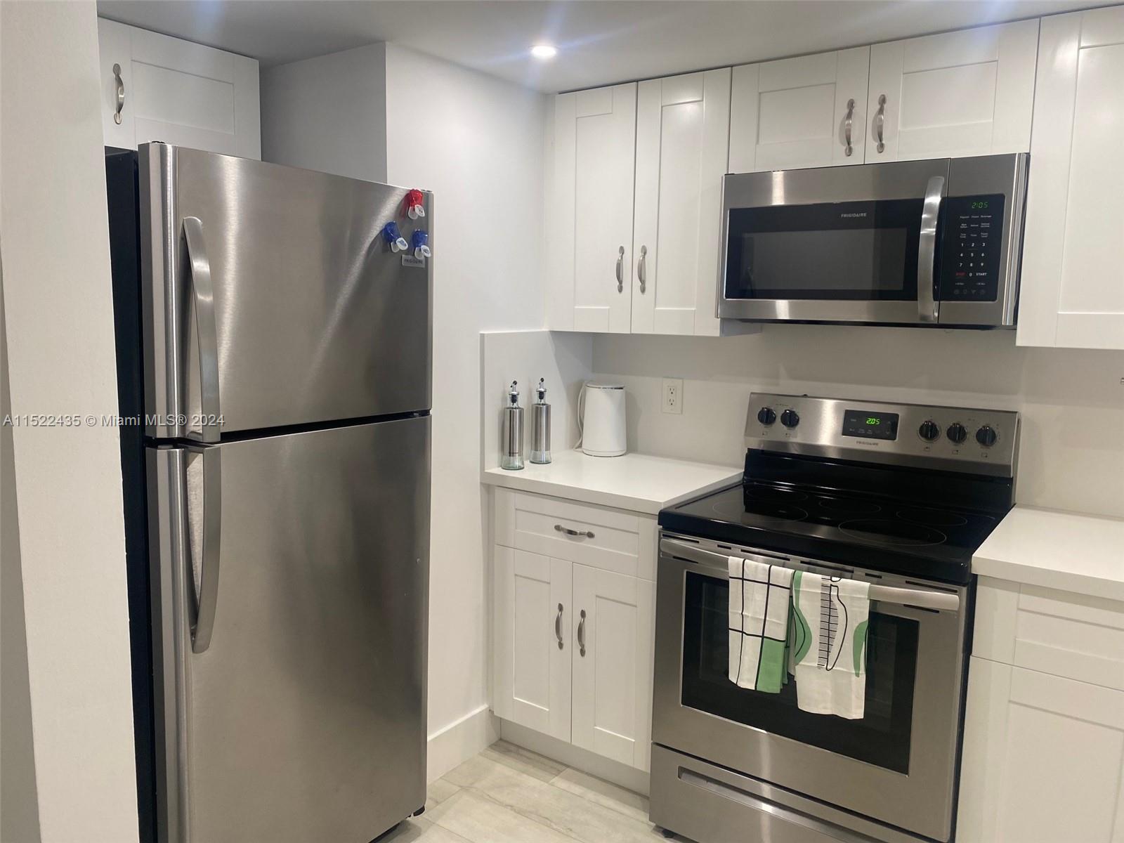 5880 Collins Ave 902, Miami Beach, Florida 33140, 1 Bedroom Bedrooms, ,1 BathroomBathrooms,Residentiallease,For Rent,5880 Collins Ave 902,A11522435