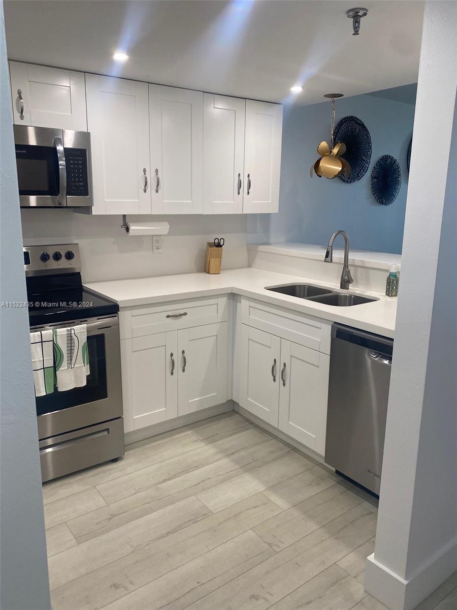 5880 Collins Ave 902, Miami Beach, Florida 33140, 1 Bedroom Bedrooms, ,1 BathroomBathrooms,Residentiallease,For Rent,5880 Collins Ave 902,A11522435