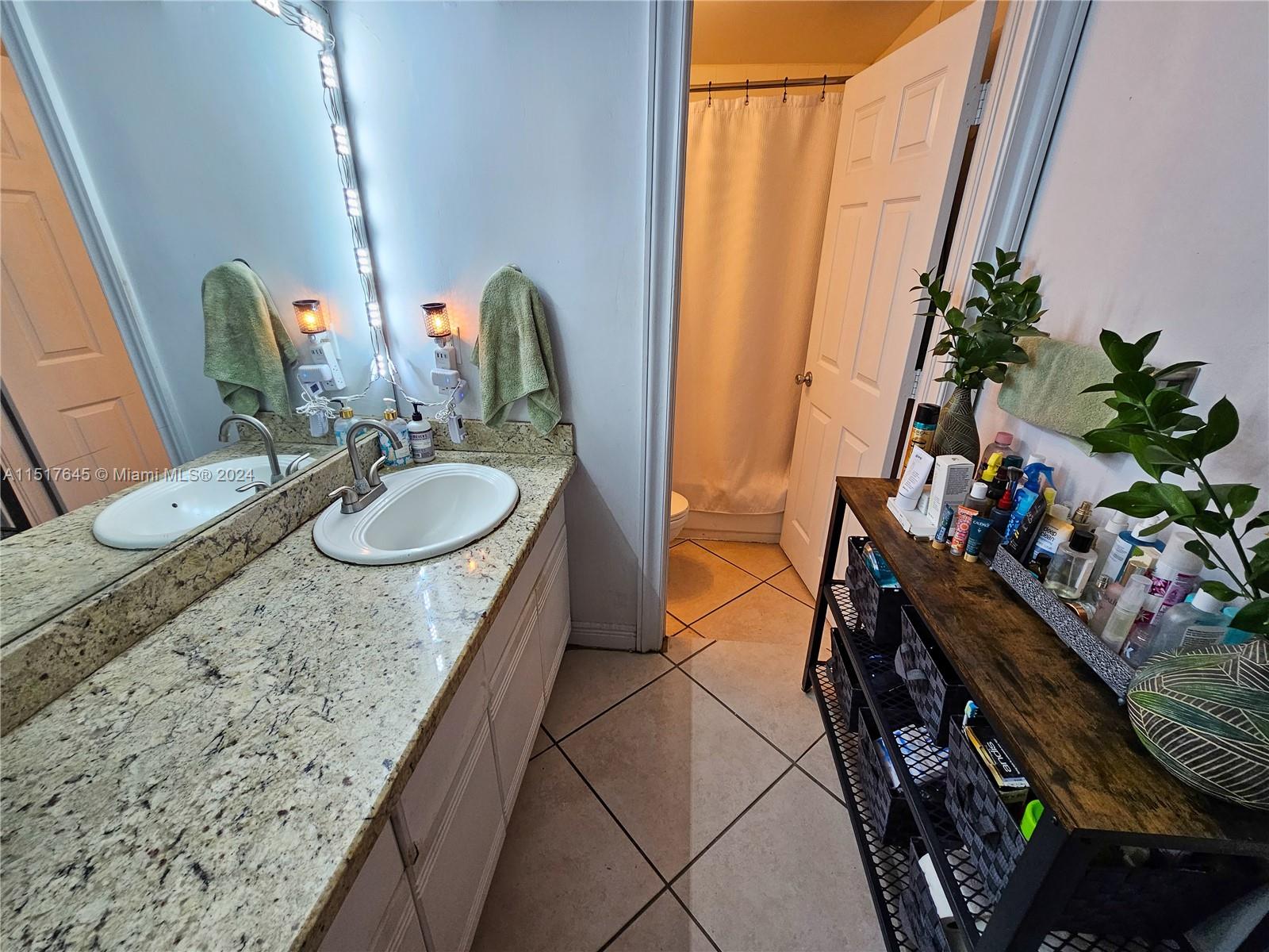 1559 Michigan Ave, Miami Beach, FL, 33139 United States, 1 Bedroom Bedrooms, ,1 BathroomBathrooms,Residential,For Sale,Michigan Ave,A11517645