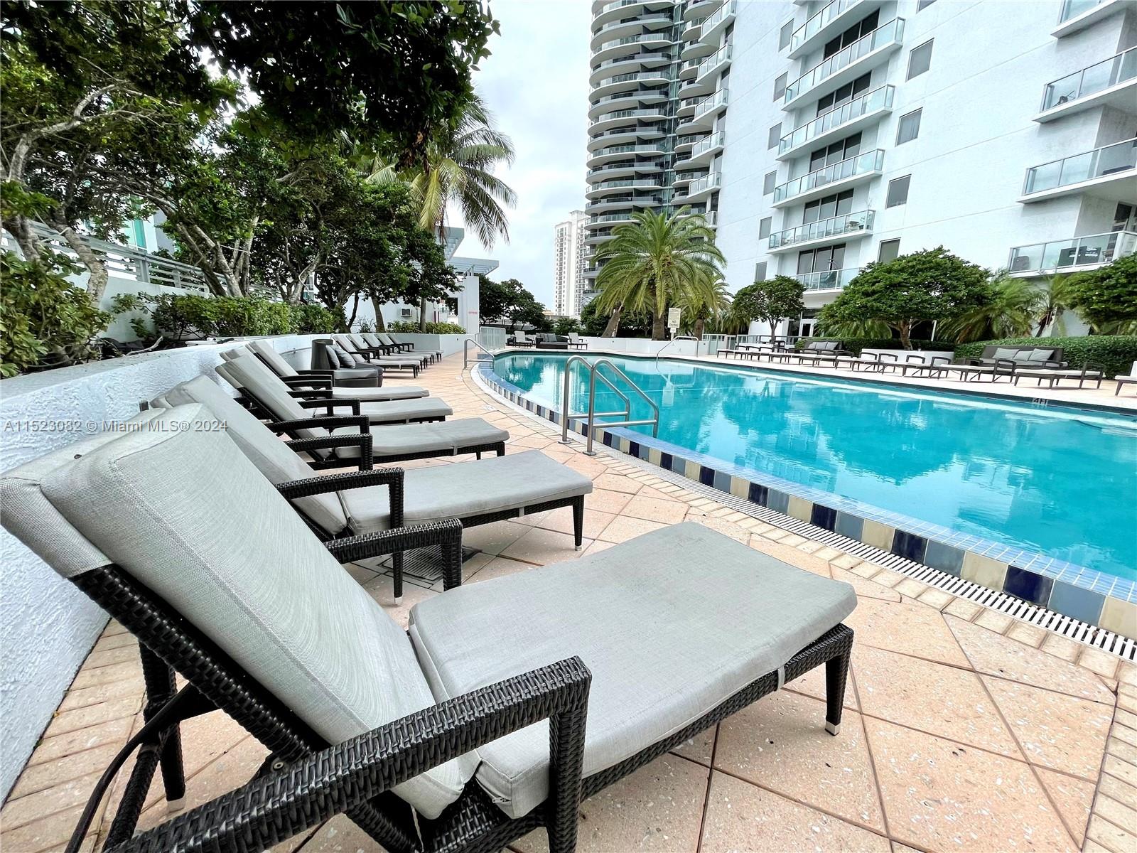 1060 Brickell Ave, Miami, FL, 33131 United States, 1 Bedroom Bedrooms, ,2 BathroomsBathrooms,Residential,For Sale,Brickell Ave,A11523082