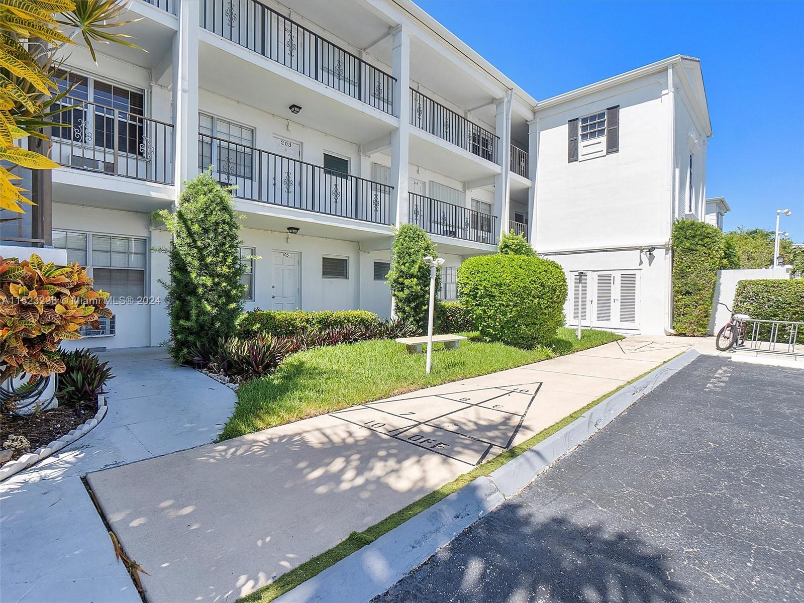 701 Riverside Drive, Pompano Beach, FL, 33062 United States, 1 Bedroom Bedrooms, ,1 BathroomBathrooms,Residential,For Sale,Riverside Drive,A11523238