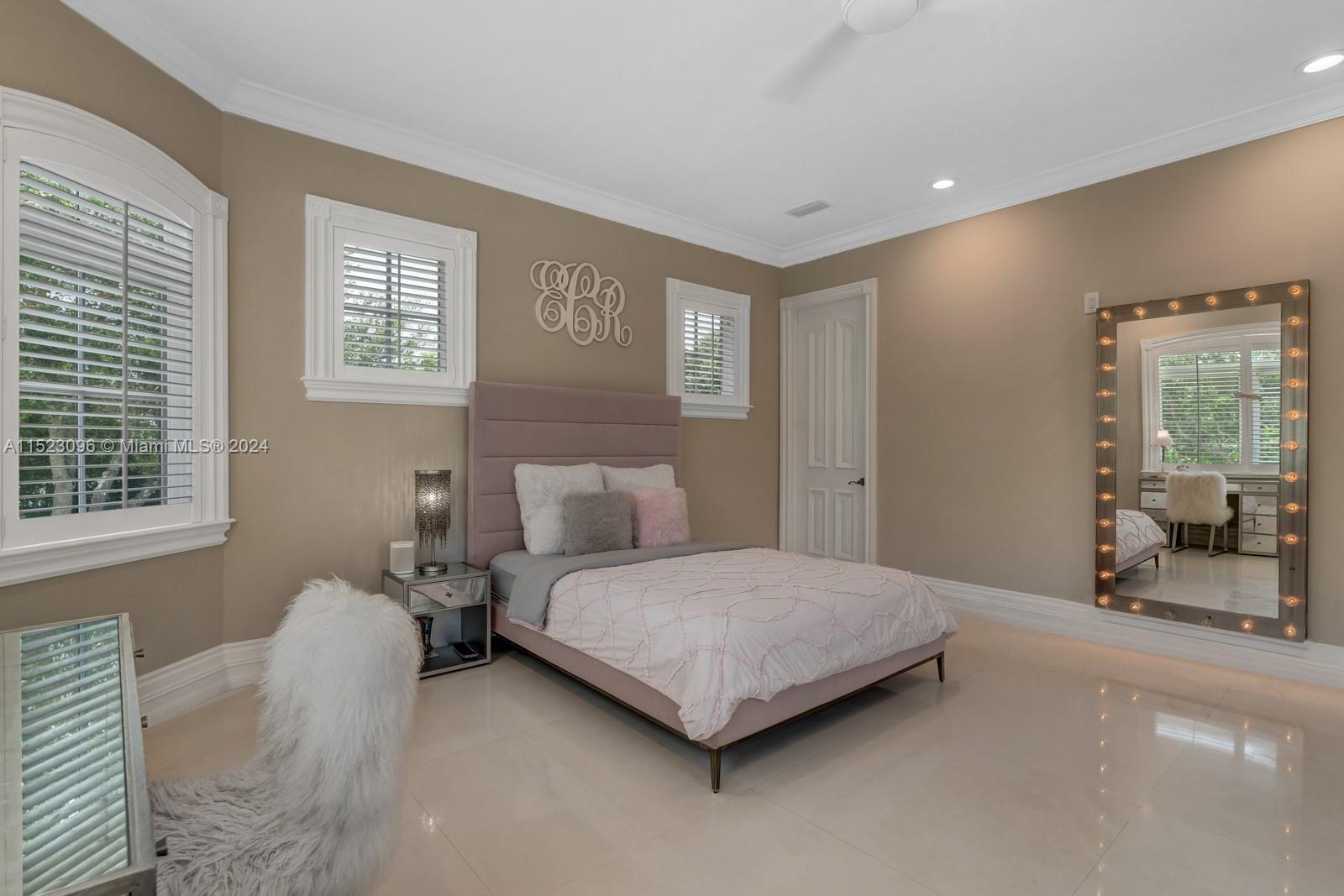 Guest suite 4 on 2nd level, ensuite bath with tub