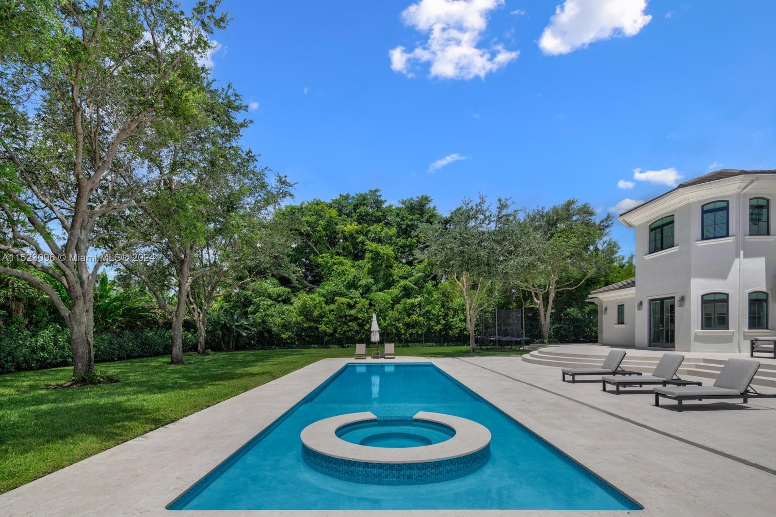 Fabulous pool for swimming laps & entertaining