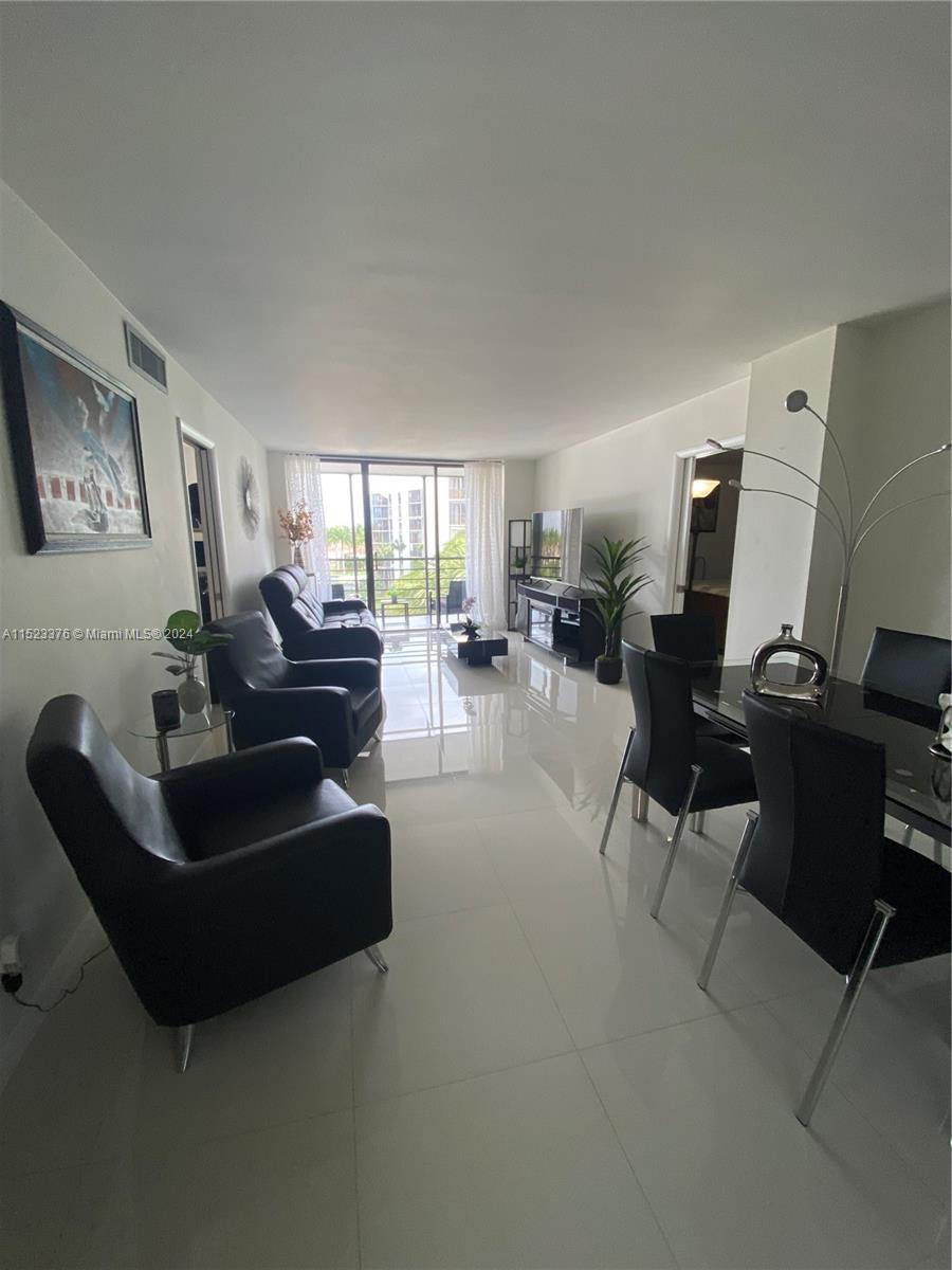 20400 W Country Club Dr 512, Aventura, Florida 33180, 2 Bedrooms Bedrooms, ,2 BathroomsBathrooms,Residential,For Sale,20400 W Country Club Dr 512,A11523376