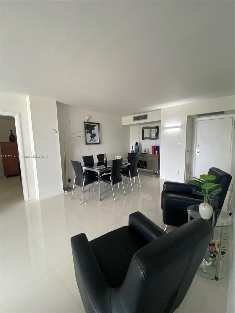 20400 W Country Club Dr 512, Aventura, Florida 33180, 2 Bedrooms Bedrooms, ,2 BathroomsBathrooms,Residential,For Sale,20400 W Country Club Dr 512,A11523376