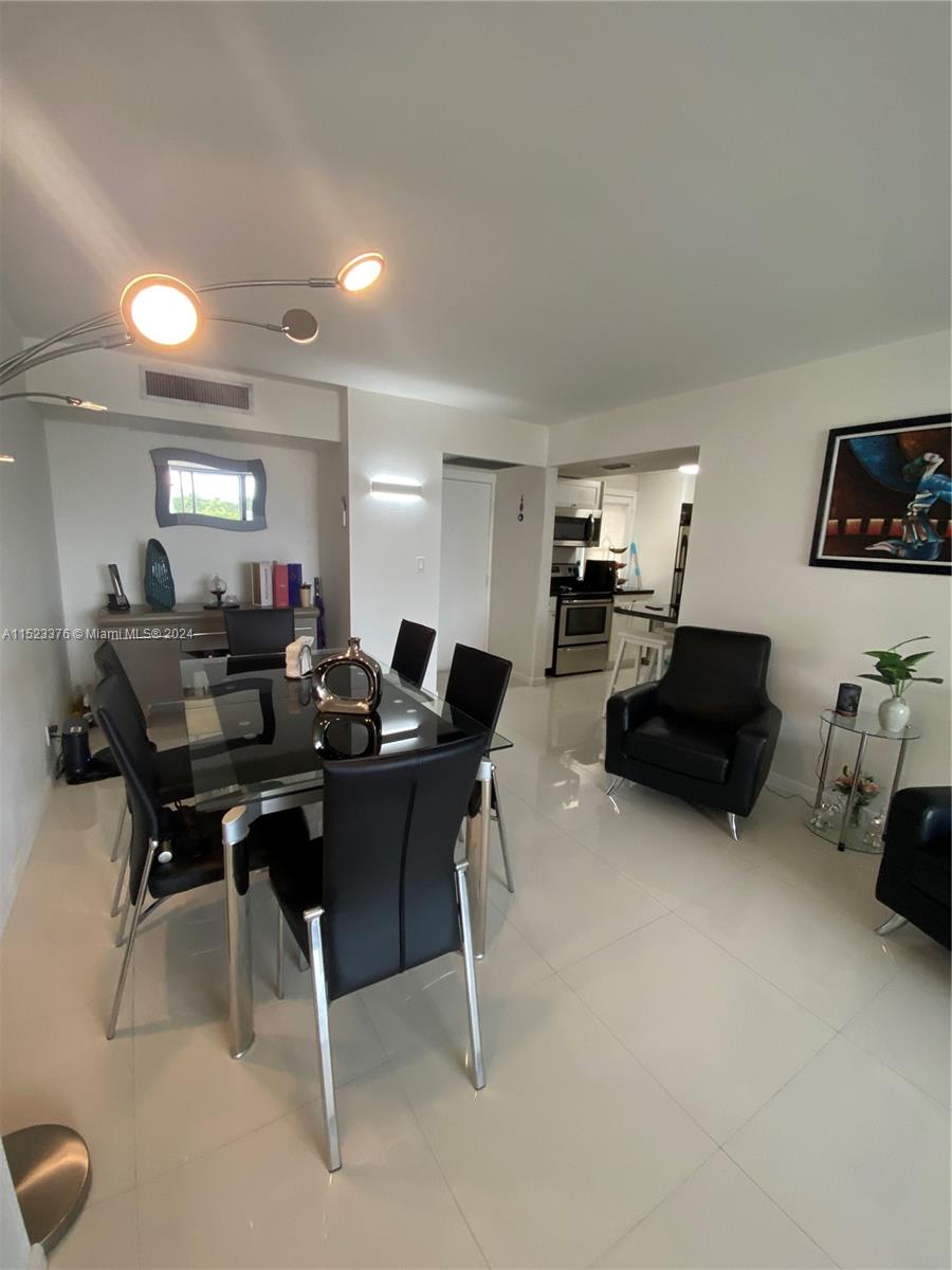 20400 W Country Club Dr 512, Aventura, Florida 33180, 2 Bedrooms Bedrooms, ,2 BathroomsBathrooms,Residential,For Sale,20400 W Country Club Dr 512,A11523376