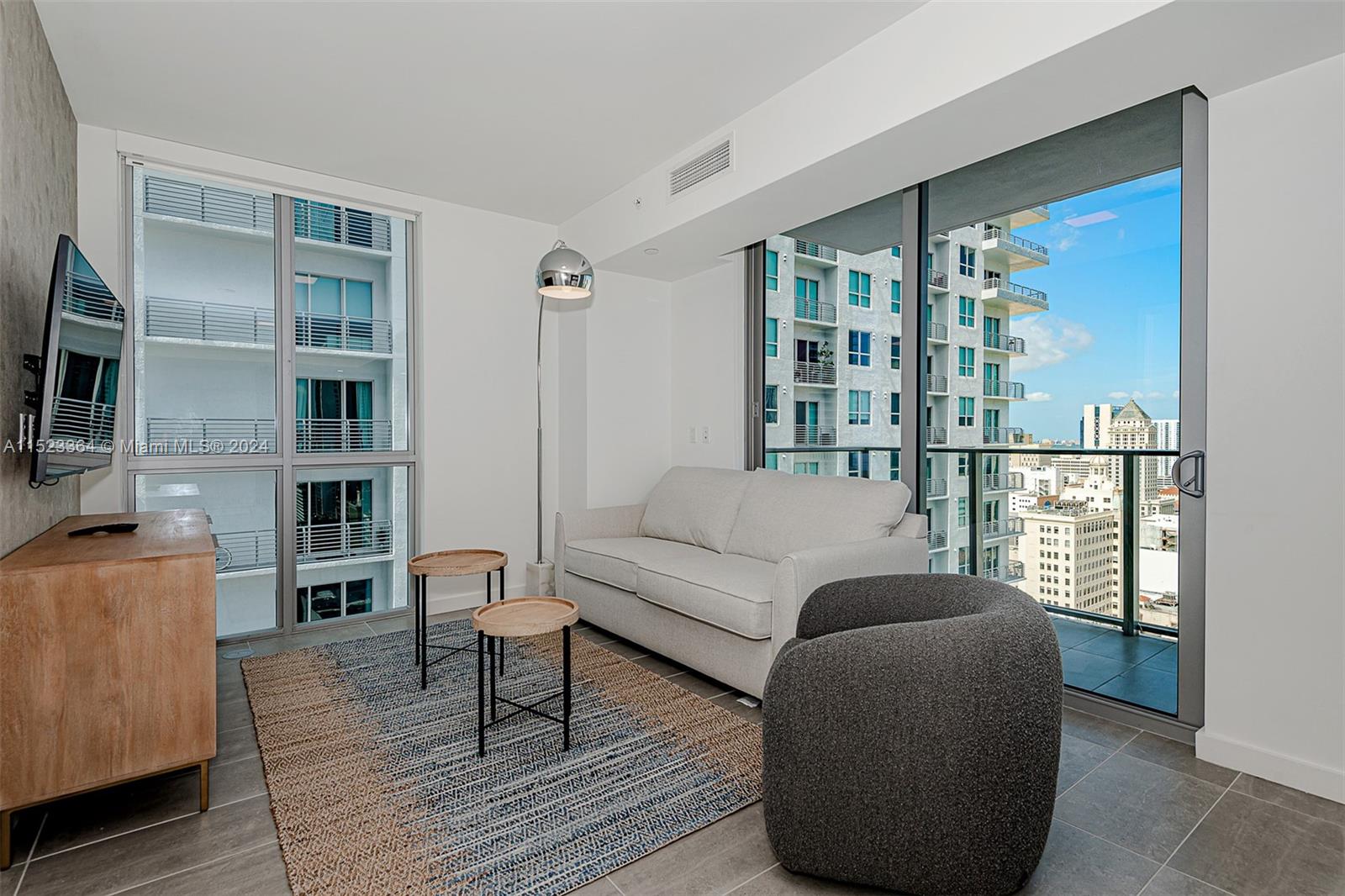 227 NE 2nd St 2502, Miami, FL 33132, 1 Bedroom Bedrooms, ,1 BathroomBathrooms,Residential,For Sale,2nd St,A11523364