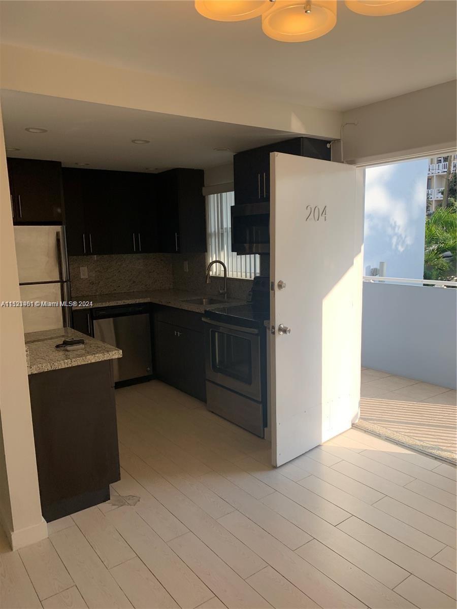 947 Lenox Ave 204, Miami Beach, Florida 33139, 1 Bedroom Bedrooms, ,1 BathroomBathrooms,Residential,For Sale,947 Lenox Ave 204,A11523401
