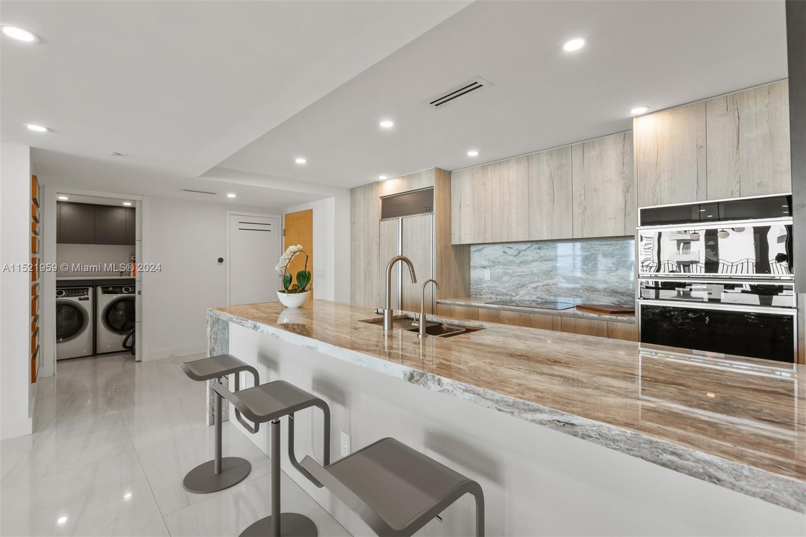 1500 Ocean Drive 1003, Miami Beach, Florida 33139, 2 Bedrooms Bedrooms, ,3 BathroomsBathrooms,Residential,For Sale,1500 Ocean Drive 1003,A11521959