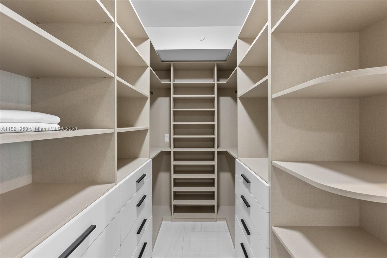 1500 Ocean Drive 1003, Miami Beach, Florida 33139, 2 Bedrooms Bedrooms, ,3 BathroomsBathrooms,Residential,For Sale,1500 Ocean Drive 1003,A11521959