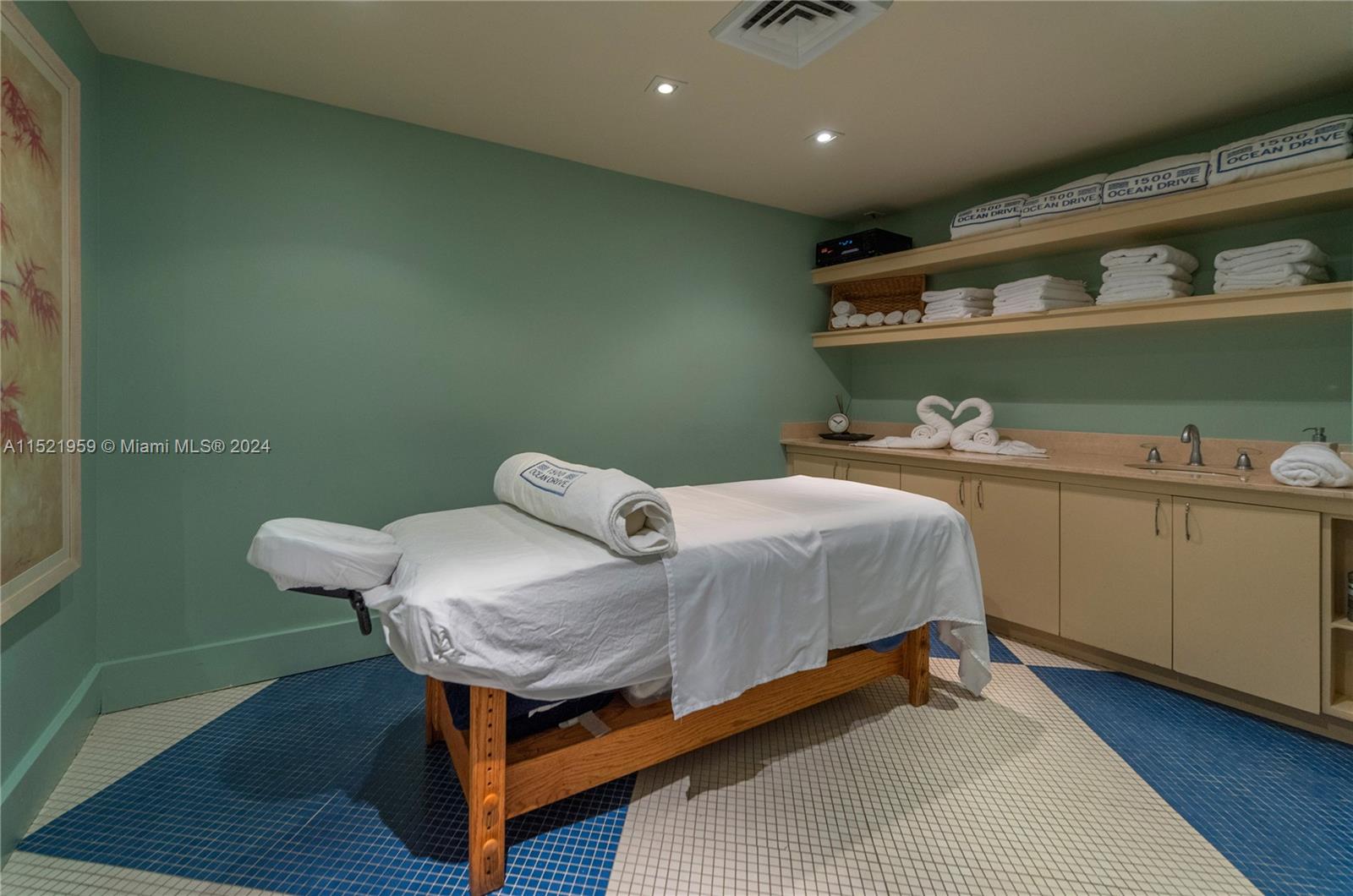 1500 Ocean Drive 1003, Miami Beach, Florida 33139, 2 Bedrooms Bedrooms, ,3 BathroomsBathrooms,Residential,For Sale,1500 Ocean Drive 1003,A11521959