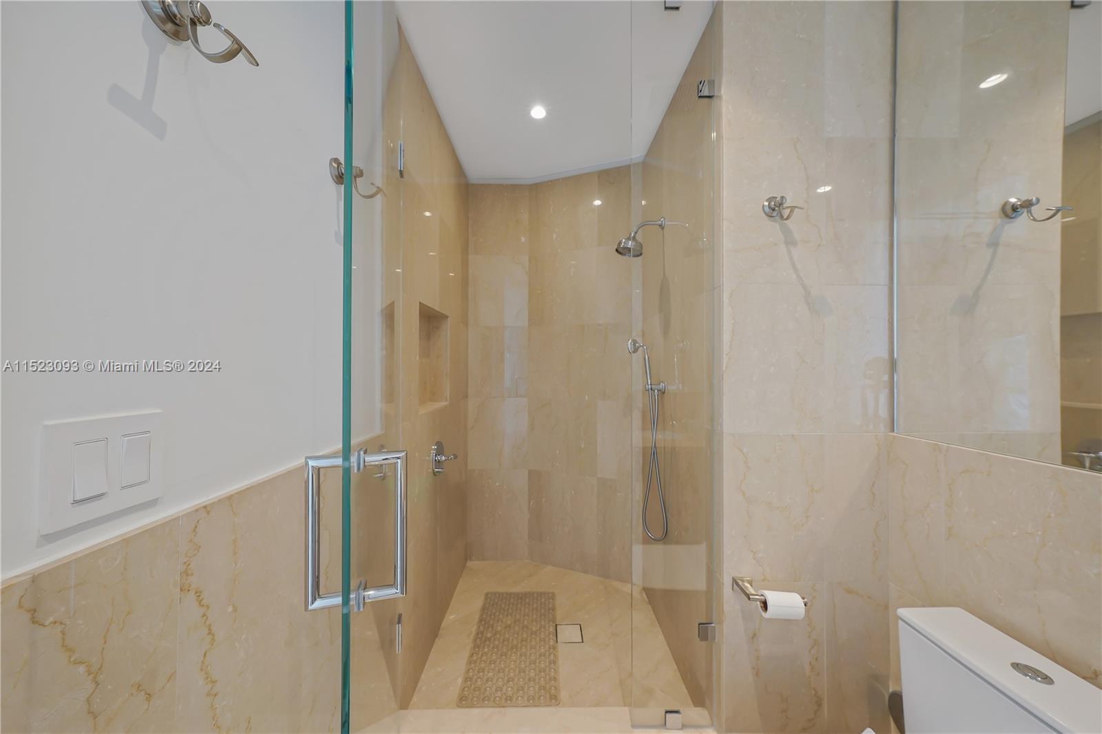 15701 Collins Ave, Sunny Isles Beach, FL, 33160 United States, 2 Bedrooms Bedrooms, ,2 BathroomsBathrooms,Residential,For Sale,Collins Ave,A11523093