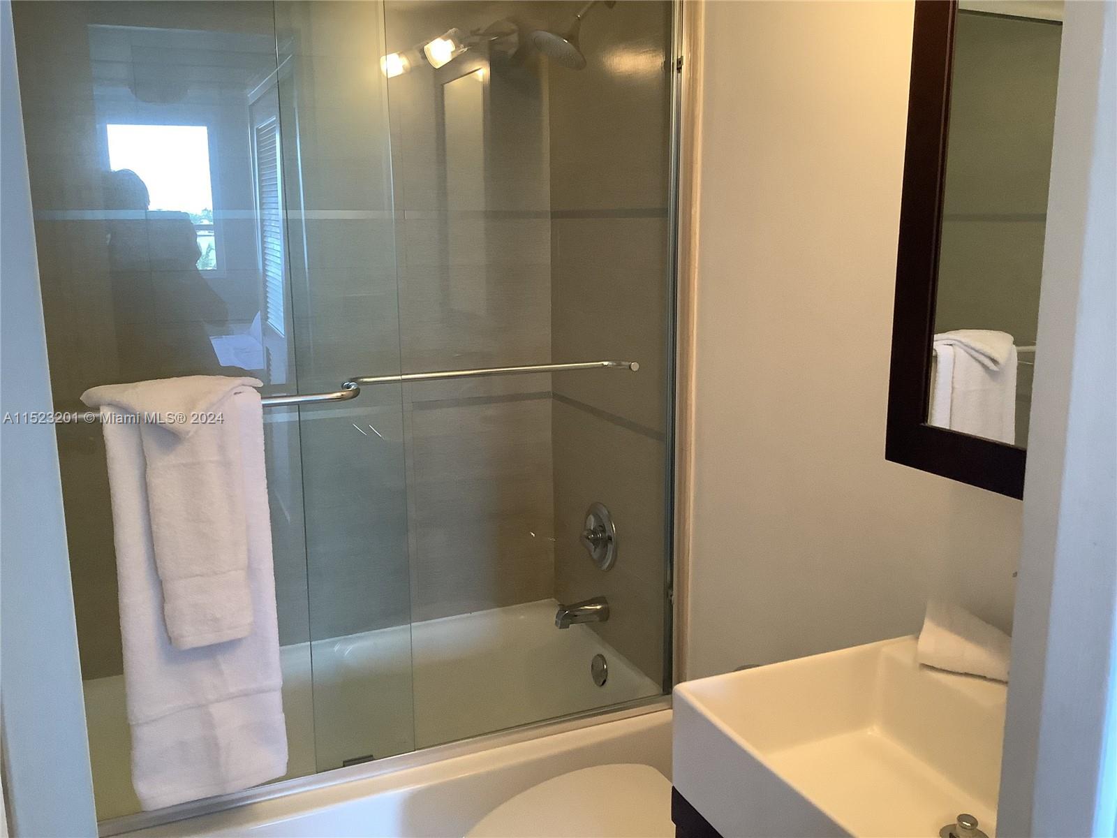 1500 Bay Rd 522S, Miami Beach, Florida 33139, 2 Bedrooms Bedrooms, ,2 BathroomsBathrooms,Residentiallease,For Rent,1500 Bay Rd 522S,A11523201