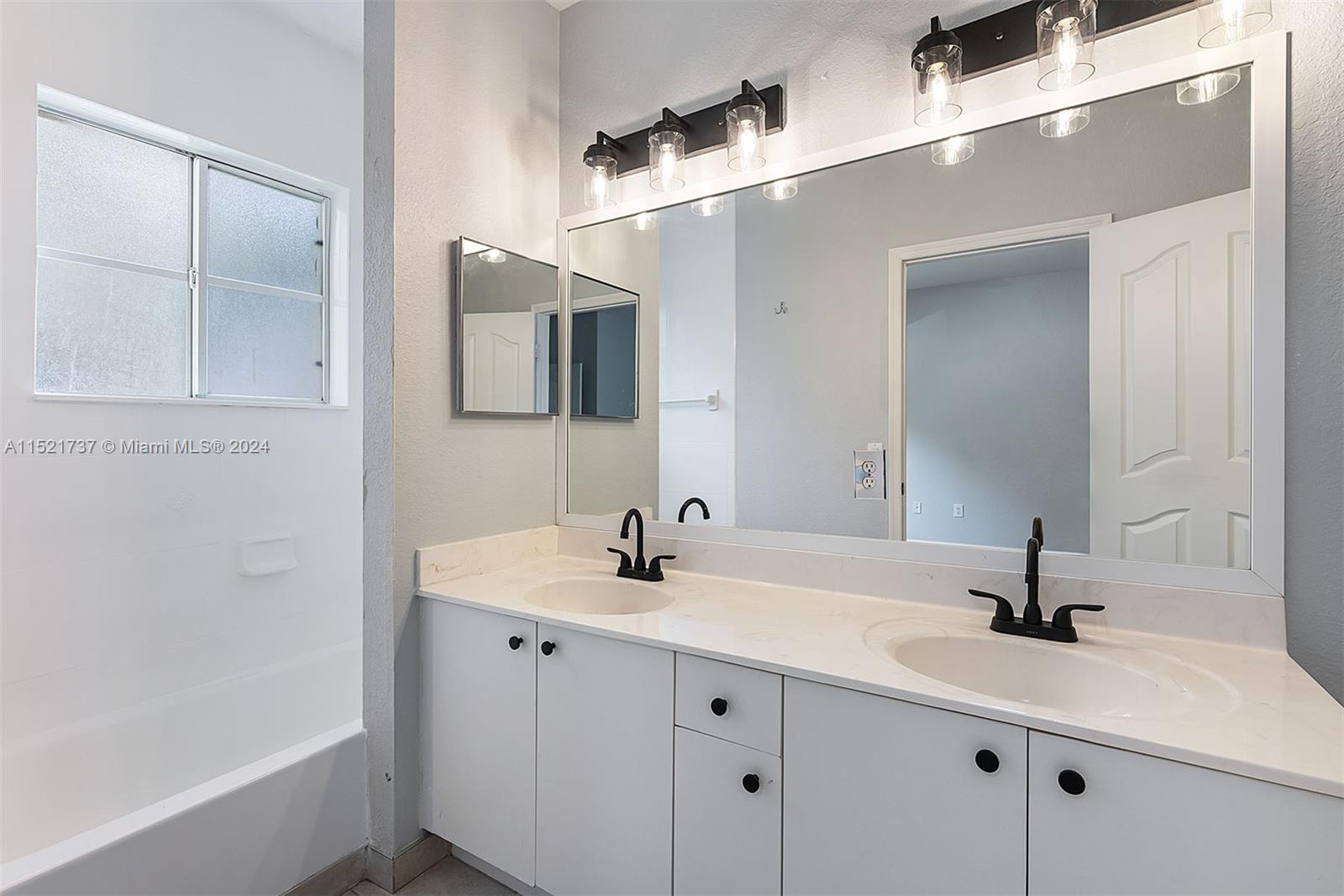 8440 SW 150th Ave 4 (104), Miami, Florida 33193, 3 Bedrooms Bedrooms, ,2 BathroomsBathrooms,Residential,For Sale,8440 SW 150th Ave 4 (104),A11521737