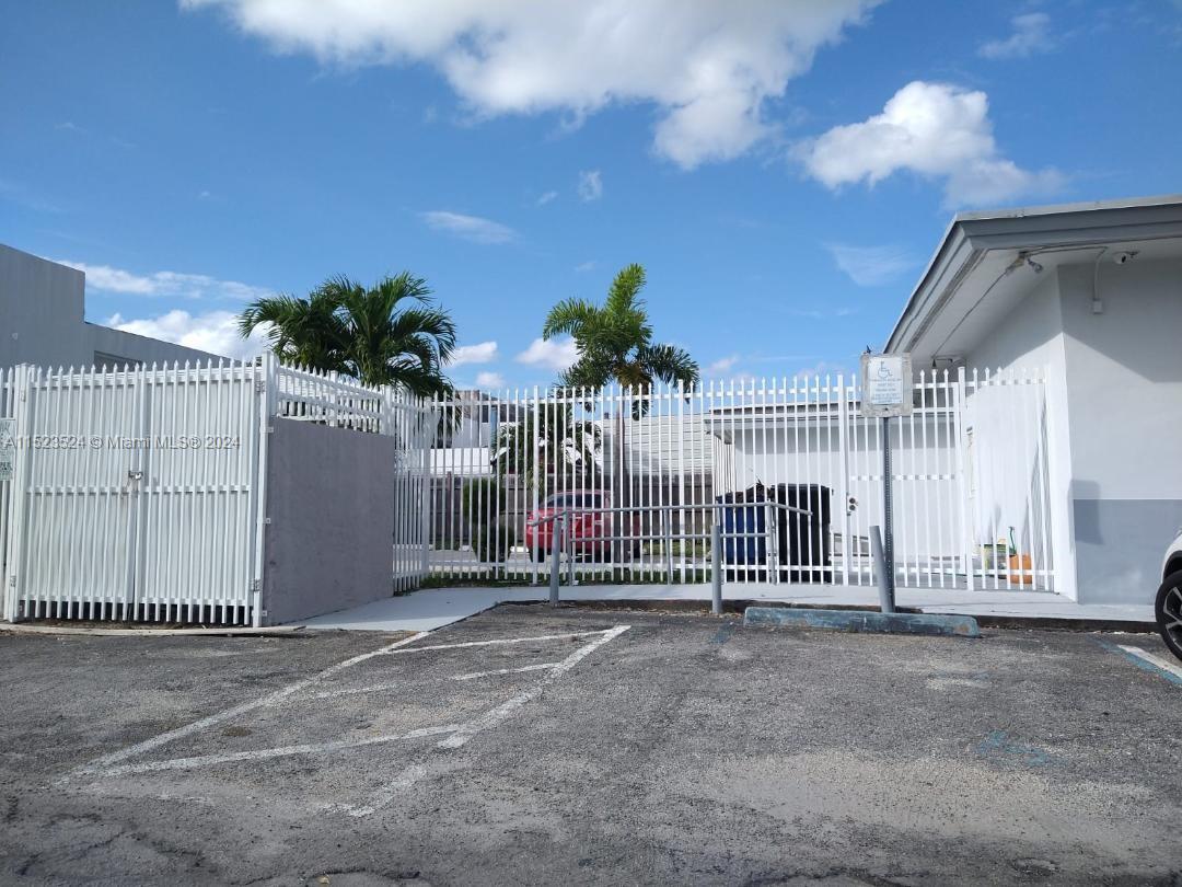 201 N Dixie Hwy, Hallandale Beach, Florida 33009, ,Commercialsale,For Sale,201 N Dixie Hwy,A11523524