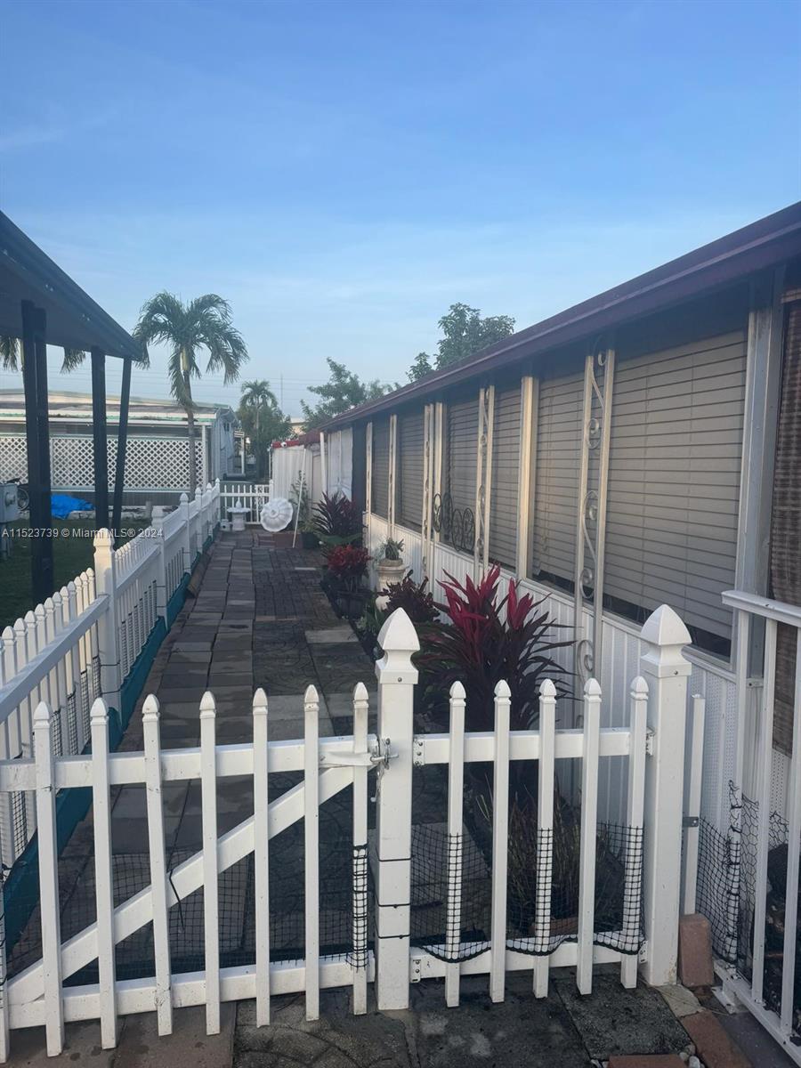 115 Lone Pine Dr Hallandale, Pembroke Park, FL, 33009 United States, 2 Bedrooms Bedrooms, ,2 BathroomsBathrooms,Residential,For Sale,Lone Pine Dr Hallandale,A11523739