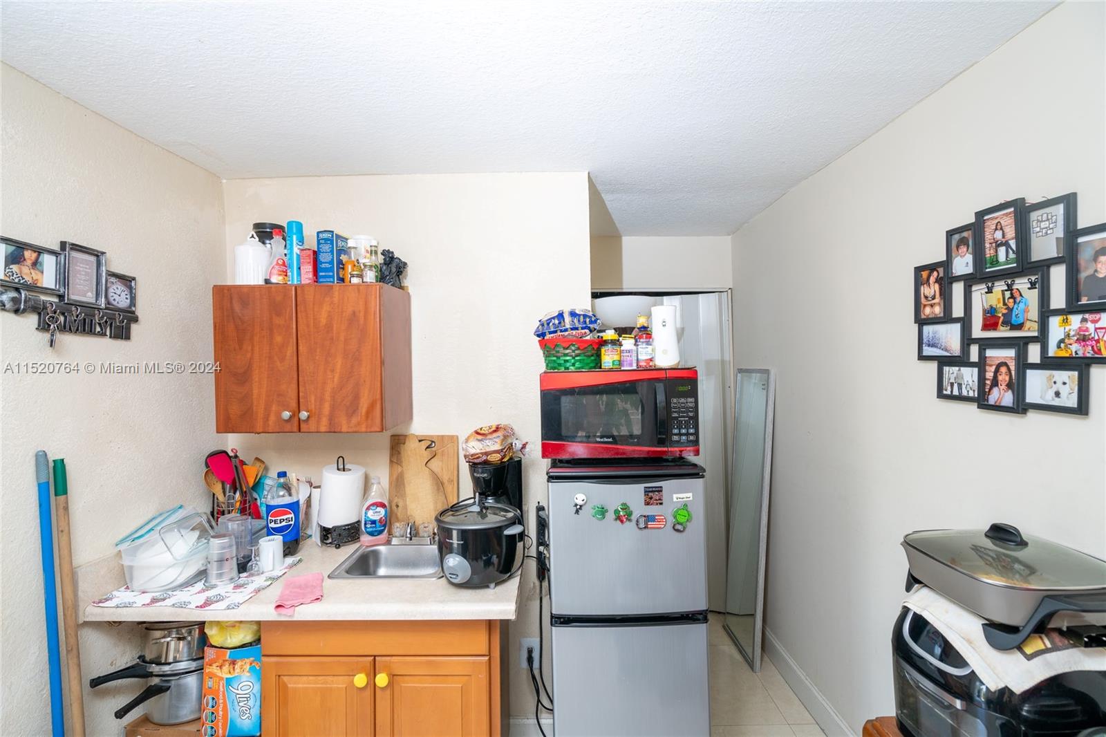 437 E 56th St, Hialeah, Florida 33013, 4 Bedrooms Bedrooms, ,3 BathroomsBathrooms,Residential,For Sale,437 E 56th St,A11520764