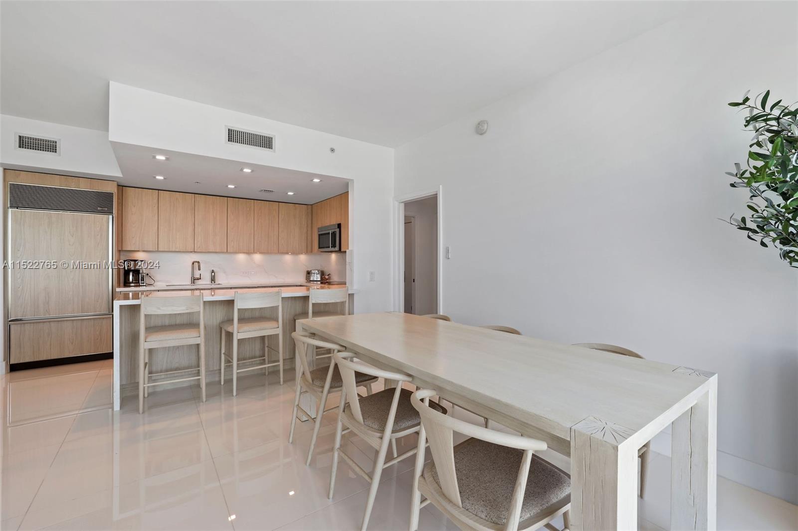 6899 Collins Ave 1810, Miami Beach, Florida 33141, 2 Bedrooms Bedrooms, ,2 BathroomsBathrooms,Residentiallease,For Rent,6899 Collins Ave 1810,A11522765