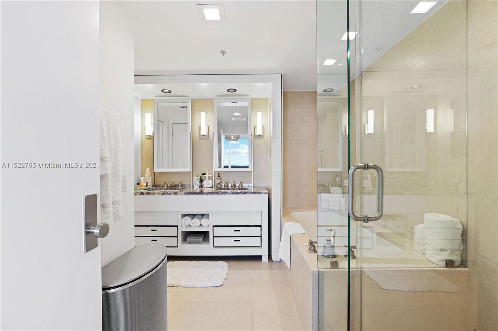 6899 Collins Ave 1810, Miami Beach, Florida 33141, 2 Bedrooms Bedrooms, ,2 BathroomsBathrooms,Residentiallease,For Rent,6899 Collins Ave 1810,A11522765