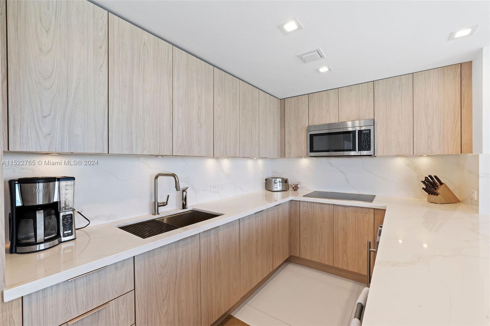 6899 Collins Ave 1810, Miami Beach, Florida 33141, 2 Bedrooms Bedrooms, ,2 BathroomsBathrooms,Residentiallease,For Rent,6899 Collins Ave 1810,A11522765