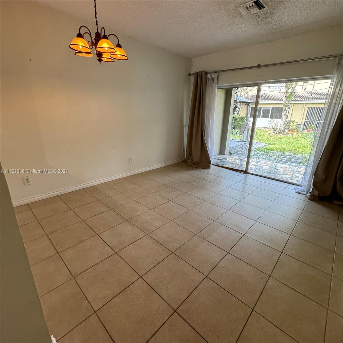 368 122nd Ave, Pembroke Pines, FL, 33025 United States, 2 Bedrooms Bedrooms, ,2 BathroomsBathrooms,Residential,For Sale,122nd Ave,A11521936