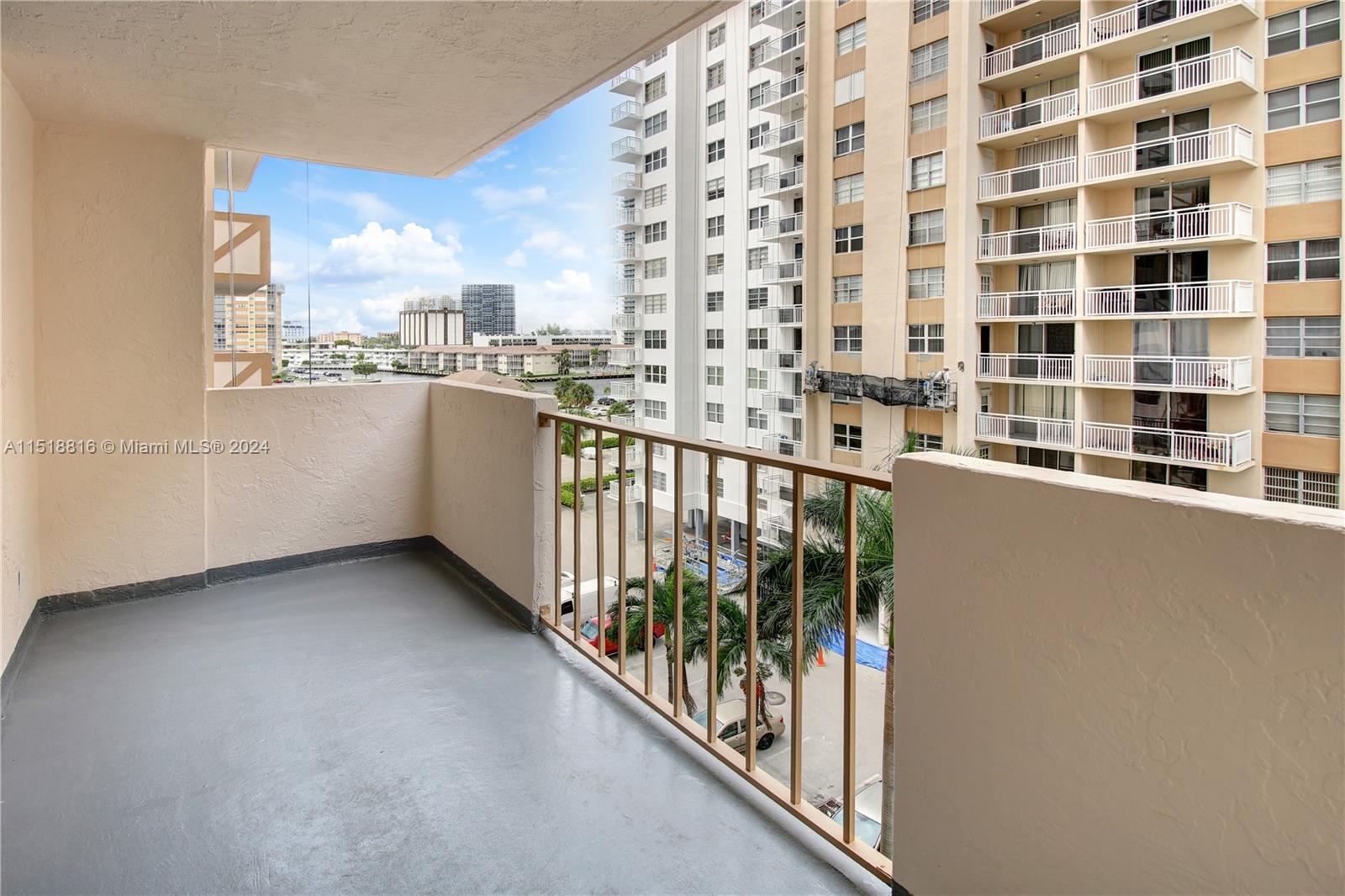1865 S Ocean dr 6C, Hallandale Beach, Florida 33009, 1 Bedroom Bedrooms, ,2 BathroomsBathrooms,Residential,For Sale,1865 S Ocean dr 6C,A11518816