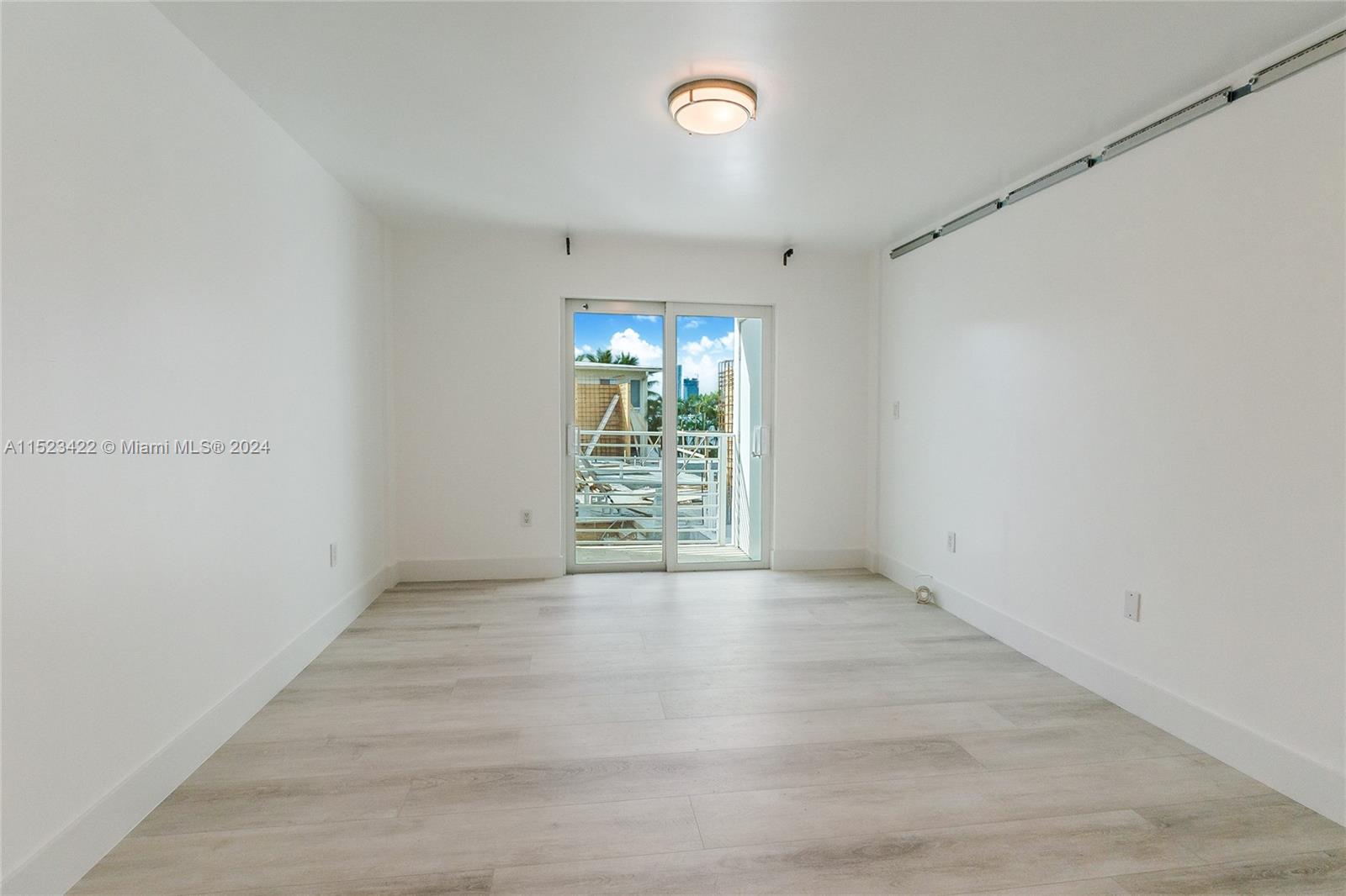 405 N Hibiscus Dr 210, Miami Beach, Florida 33139, 2 Bedrooms Bedrooms, ,2 BathroomsBathrooms,Residentiallease,For Rent,405 N Hibiscus Dr 210,A11523422