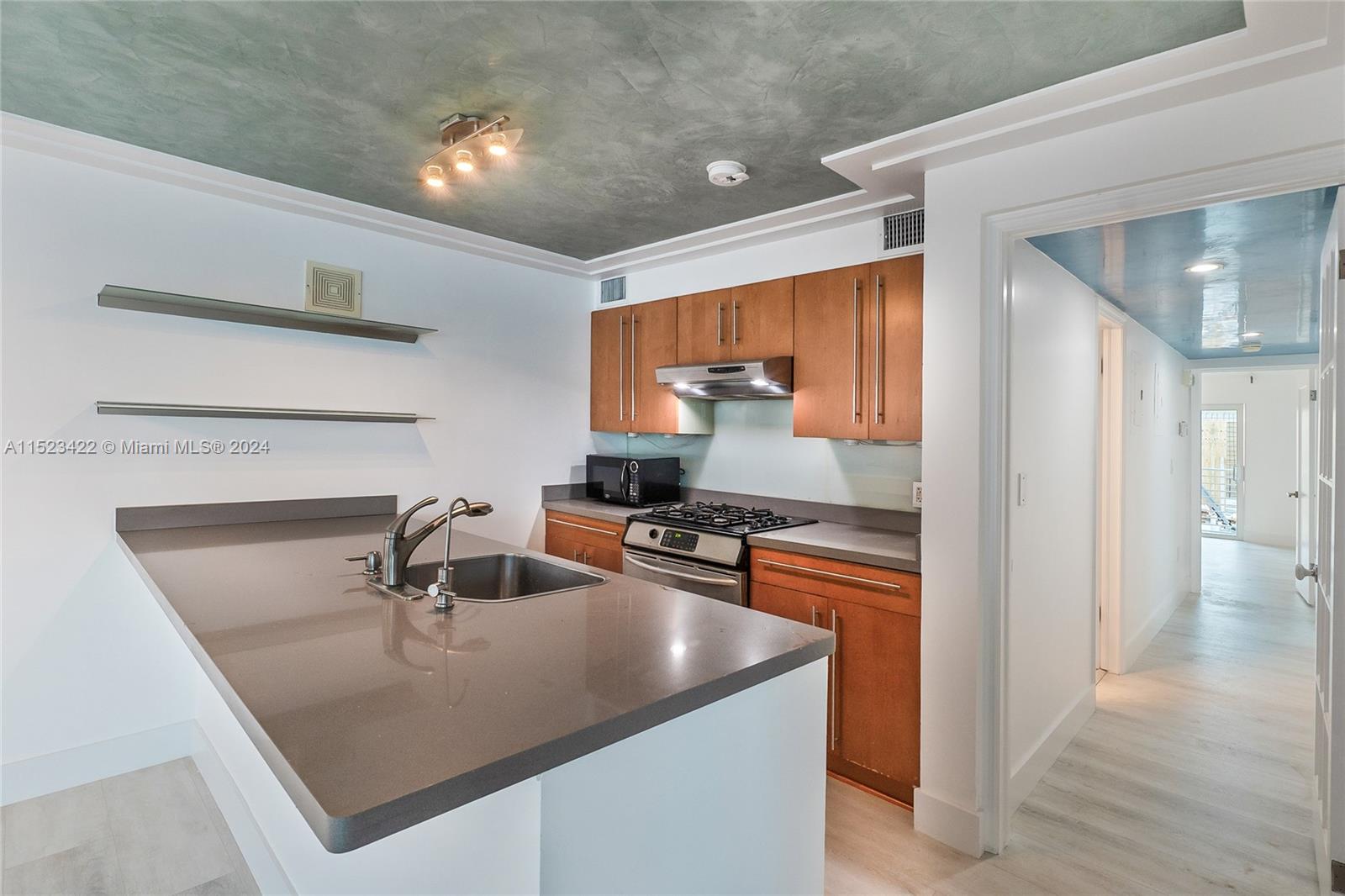 405 N Hibiscus Dr 210, Miami Beach, Florida 33139, 2 Bedrooms Bedrooms, ,2 BathroomsBathrooms,Residentiallease,For Rent,405 N Hibiscus Dr 210,A11523422