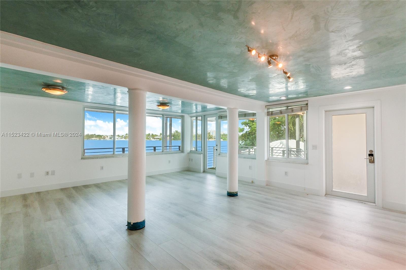 405 N Hibiscus Dr 210, Miami Beach, Florida 33139, 2 Bedrooms Bedrooms, ,2 BathroomsBathrooms,Residentiallease,For Rent,405 N Hibiscus Dr 210,A11523422