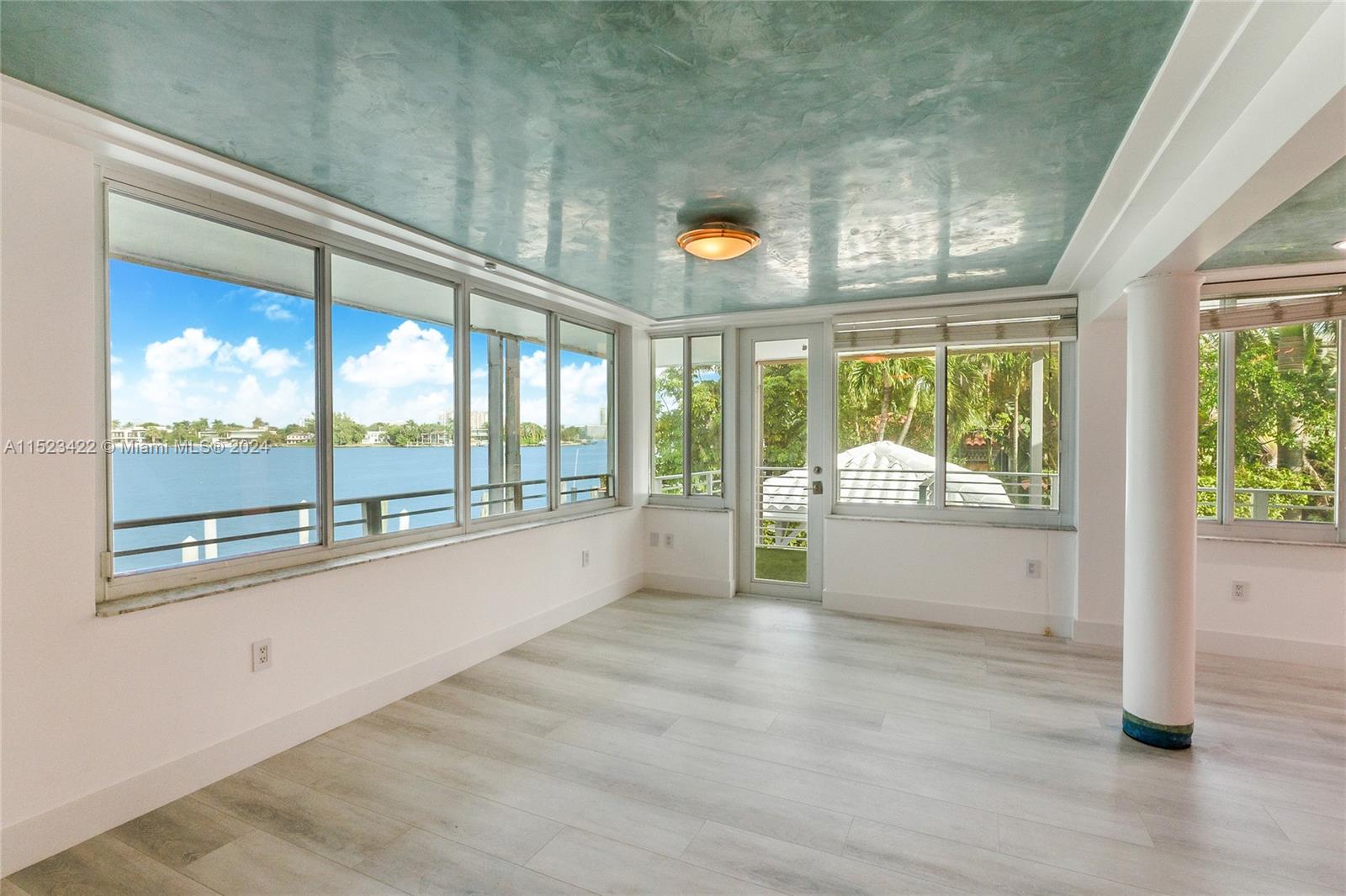 405 N Hibiscus Dr 210, Miami Beach, Florida 33139, 2 Bedrooms Bedrooms, ,2 BathroomsBathrooms,Residentiallease,For Rent,405 N Hibiscus Dr 210,A11523422
