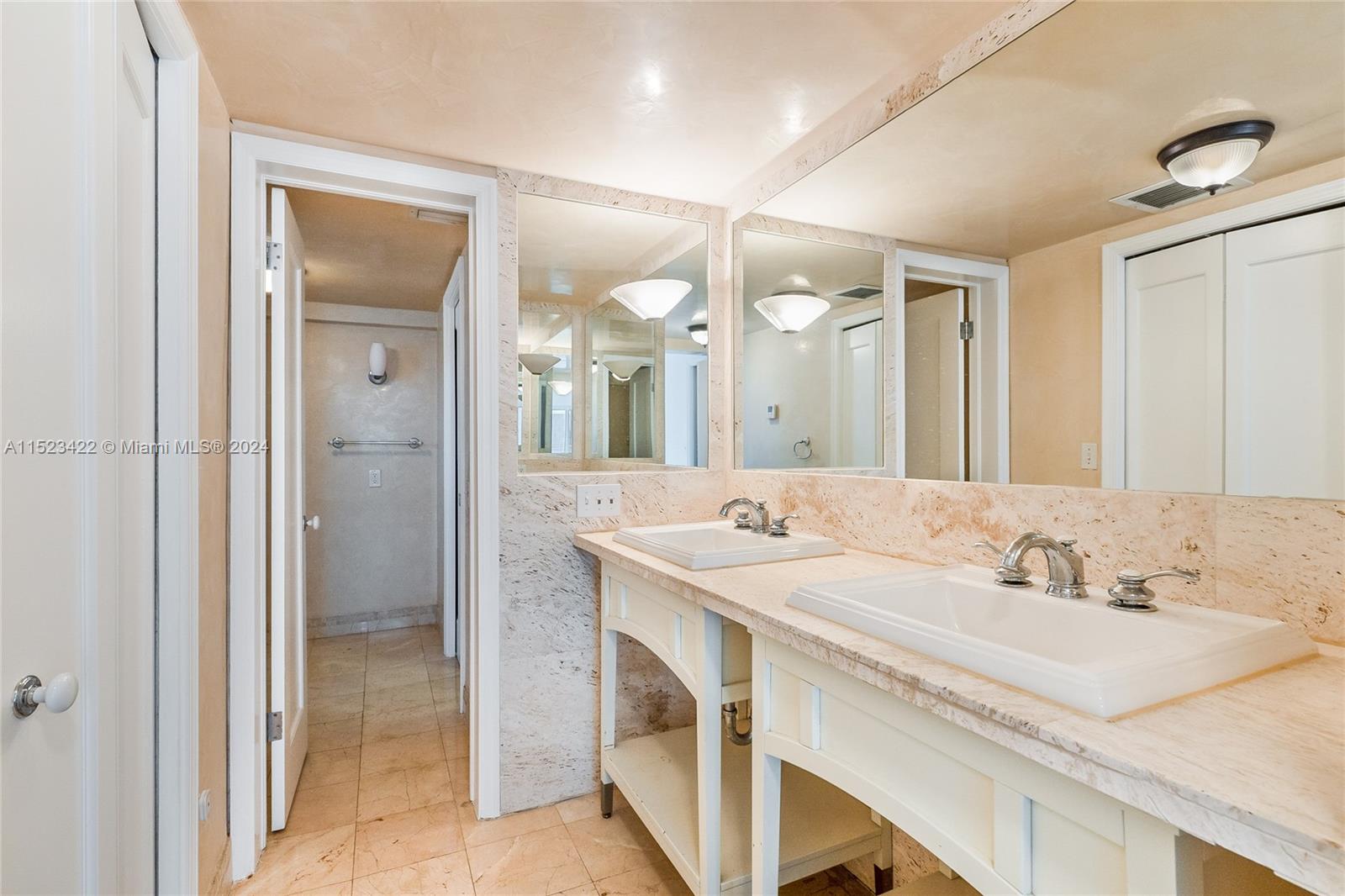 405 N Hibiscus Dr 210, Miami Beach, Florida 33139, 2 Bedrooms Bedrooms, ,2 BathroomsBathrooms,Residentiallease,For Rent,405 N Hibiscus Dr 210,A11523422