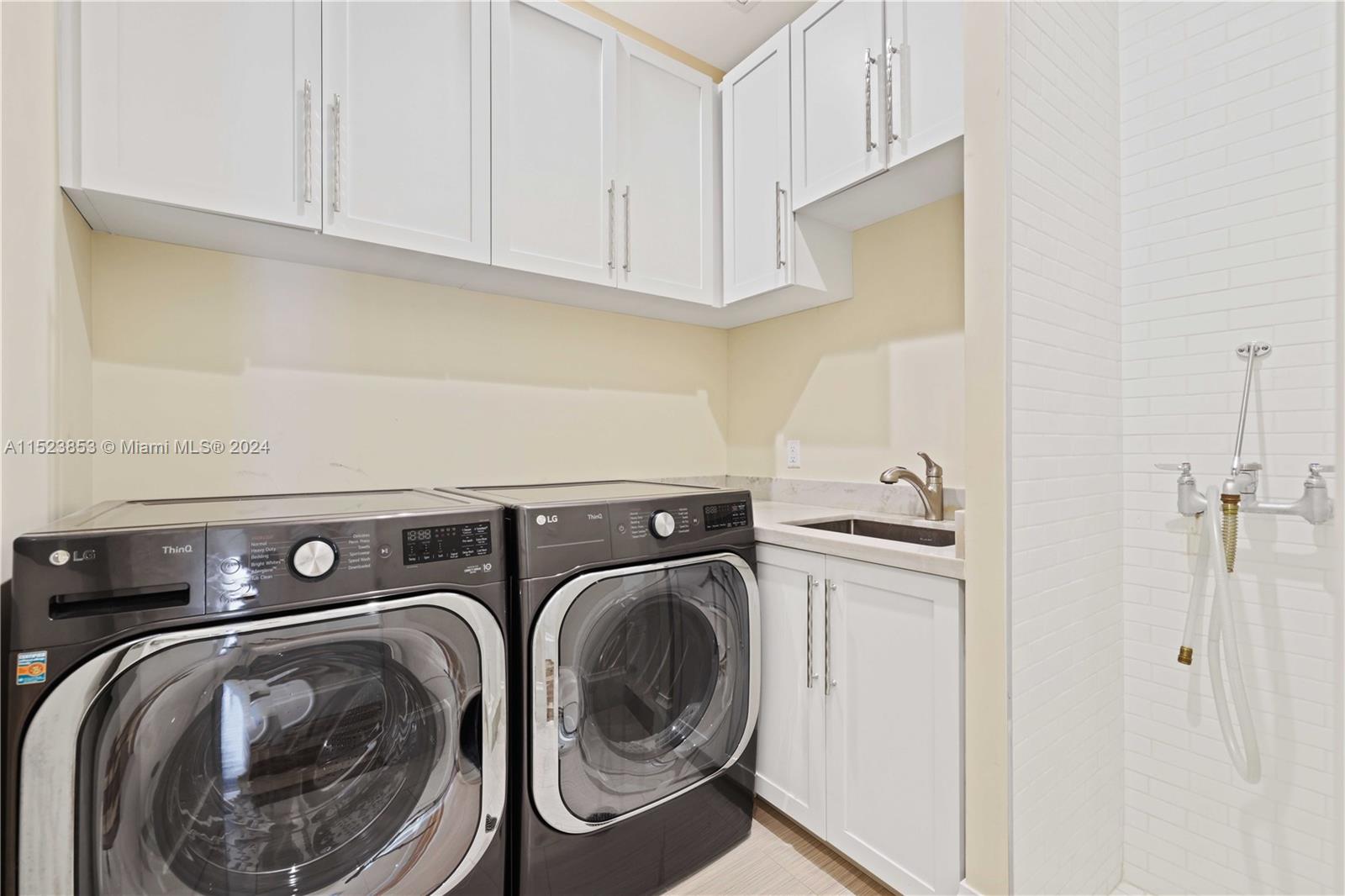 2333 24th St, Lighthouse Point, FL, 33064 United States, 3 Bedrooms Bedrooms, ,4 BathroomsBathrooms,Residential,For Sale,24th St,A11523853