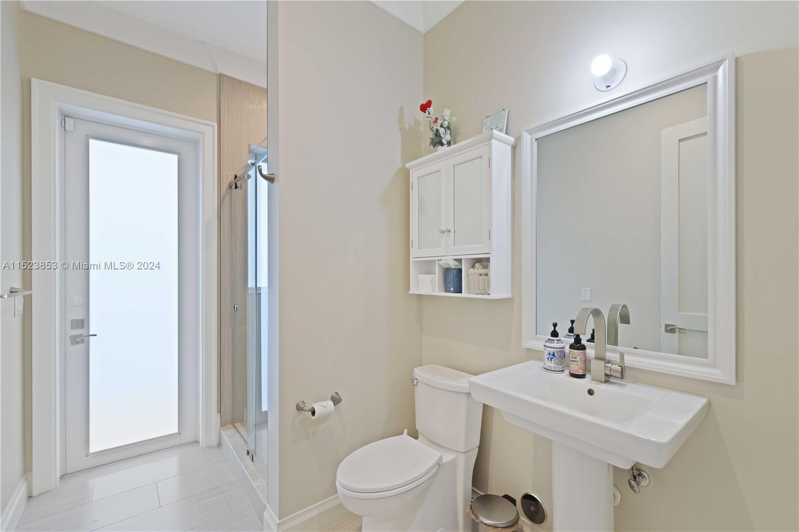 2333 24th St, Lighthouse Point, FL, 33064 United States, 3 Bedrooms Bedrooms, ,4 BathroomsBathrooms,Residential,For Sale,24th St,A11523853