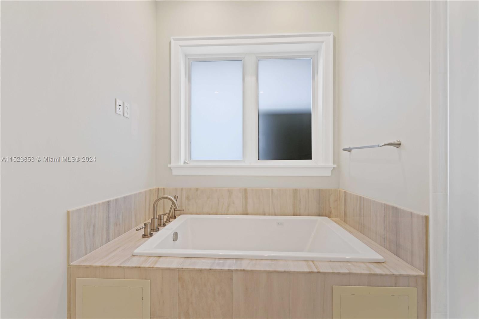 2333 24th St, Lighthouse Point, FL, 33064 United States, 3 Bedrooms Bedrooms, ,4 BathroomsBathrooms,Residential,For Sale,24th St,A11523853