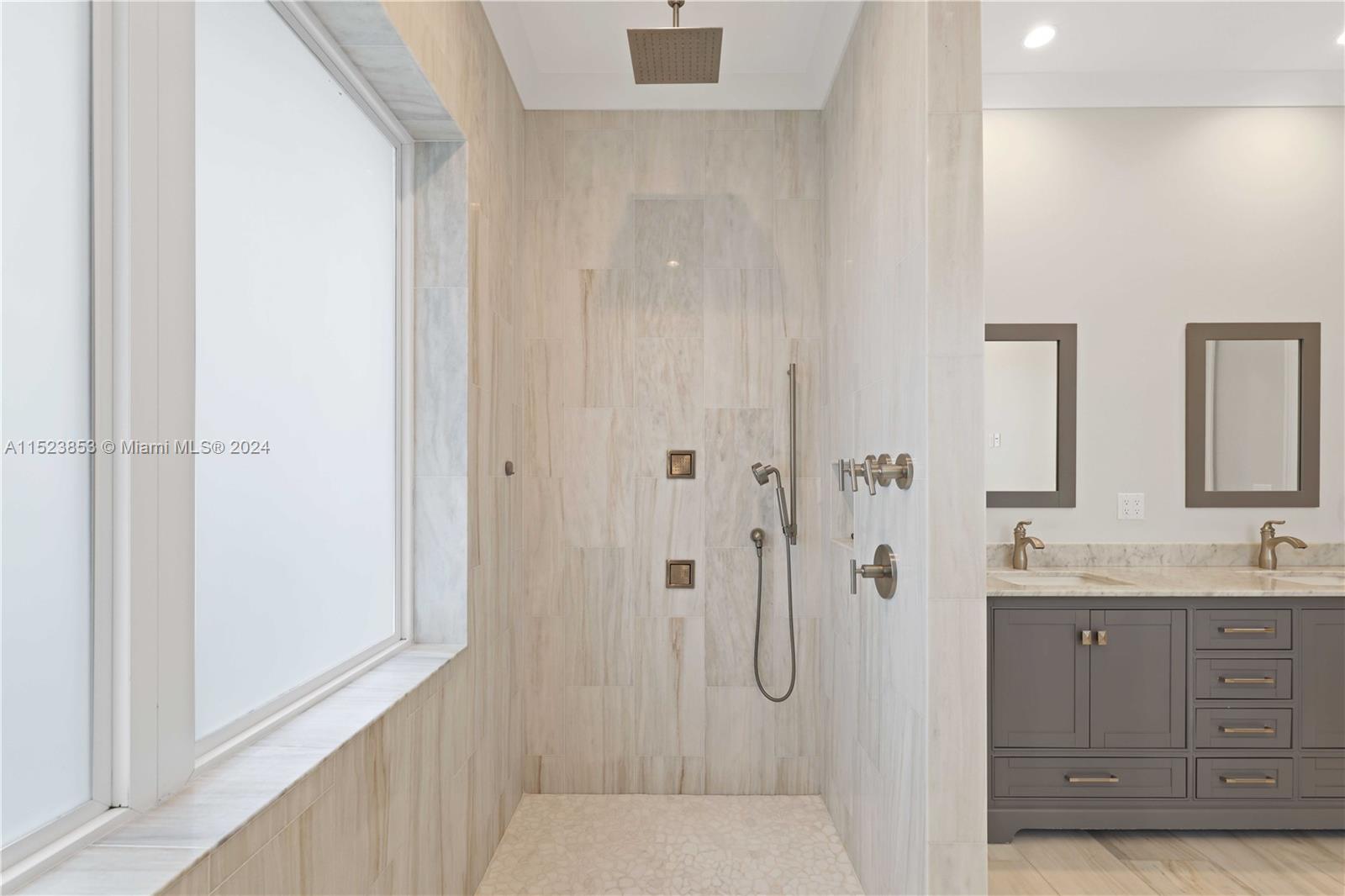 2333 24th St, Lighthouse Point, FL, 33064 United States, 3 Bedrooms Bedrooms, ,4 BathroomsBathrooms,Residential,For Sale,24th St,A11523853