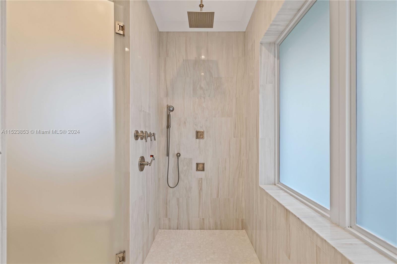 2333 24th St, Lighthouse Point, FL, 33064 United States, 3 Bedrooms Bedrooms, ,4 BathroomsBathrooms,Residential,For Sale,24th St,A11523853