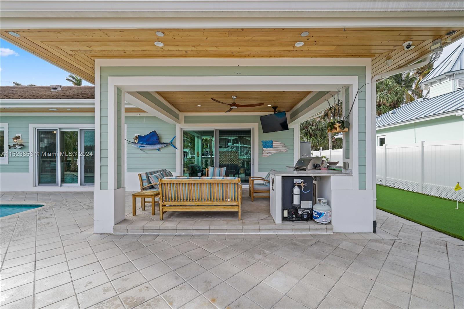 2333 24th St, Lighthouse Point, FL, 33064 United States, 3 Bedrooms Bedrooms, ,4 BathroomsBathrooms,Residential,For Sale,24th St,A11523853