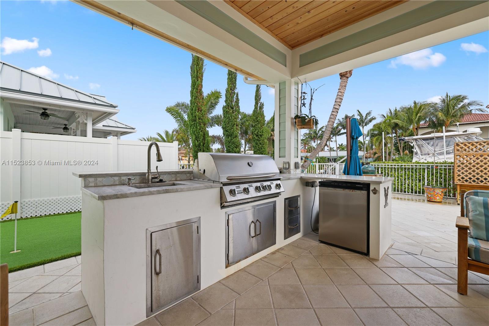 2333 24th St, Lighthouse Point, FL, 33064 United States, 3 Bedrooms Bedrooms, ,4 BathroomsBathrooms,Residential,For Sale,24th St,A11523853