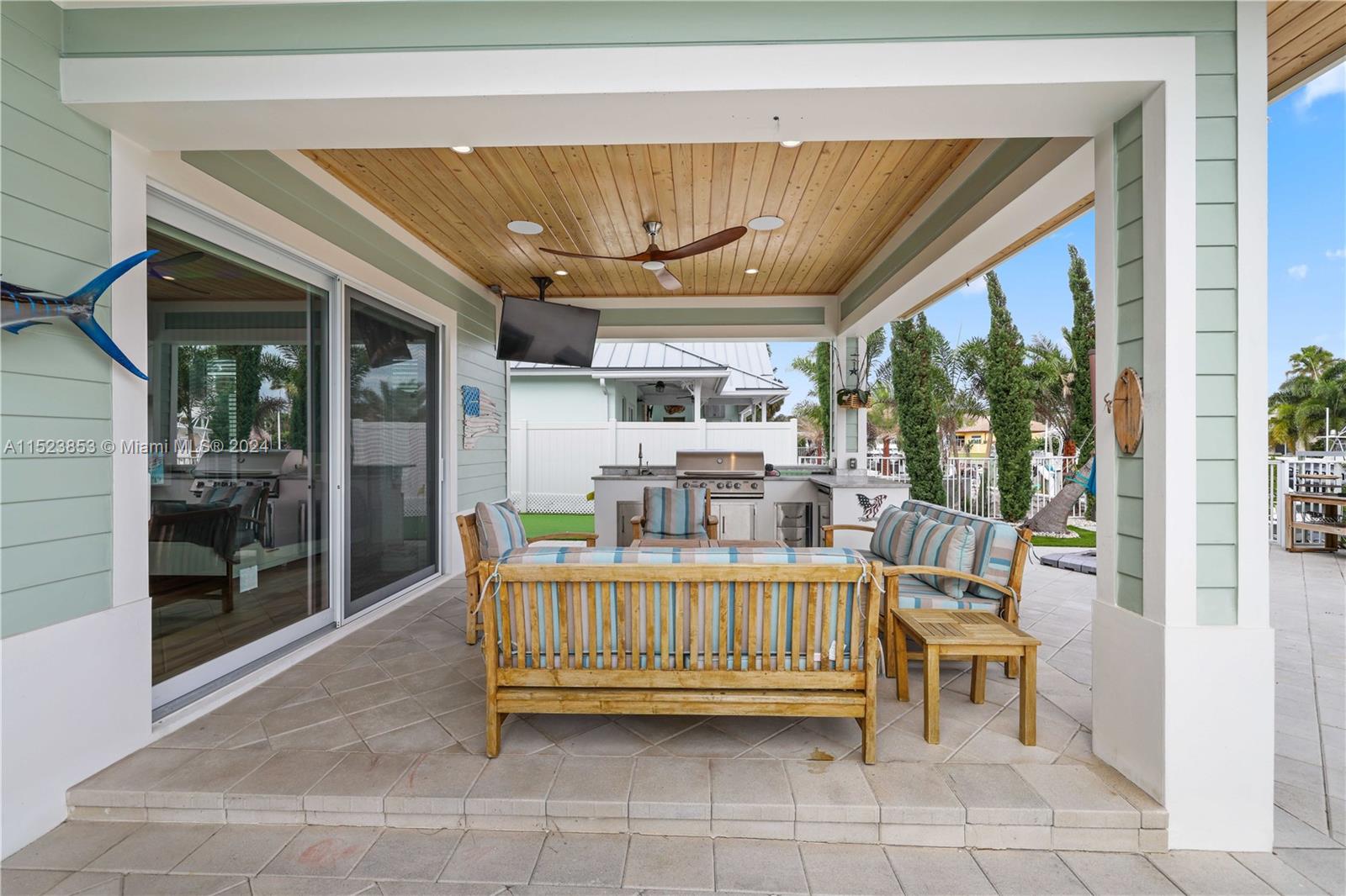 2333 24th St, Lighthouse Point, FL, 33064 United States, 3 Bedrooms Bedrooms, ,4 BathroomsBathrooms,Residential,For Sale,24th St,A11523853