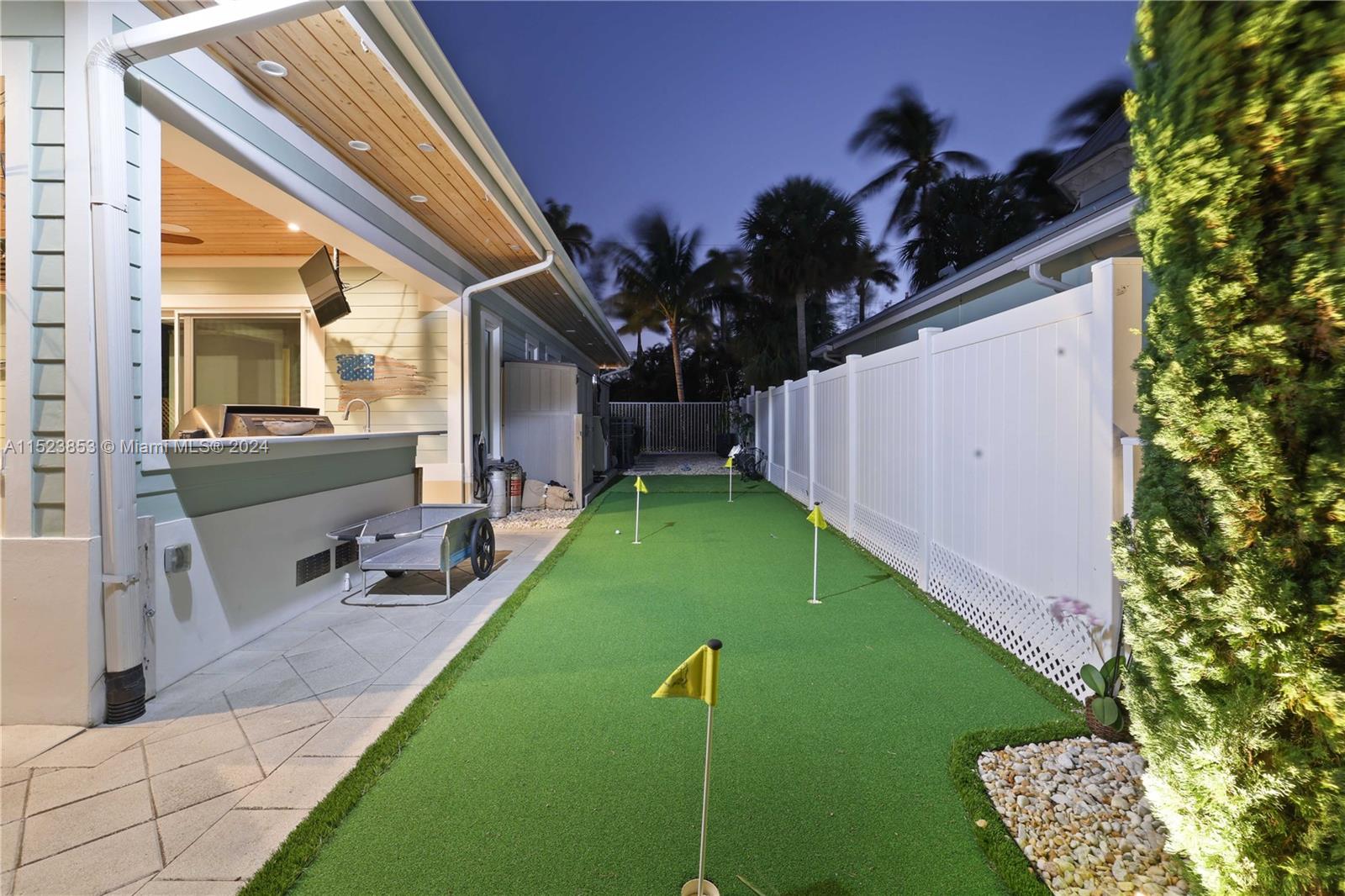 2333 24th St, Lighthouse Point, FL, 33064 United States, 3 Bedrooms Bedrooms, ,4 BathroomsBathrooms,Residential,For Sale,24th St,A11523853