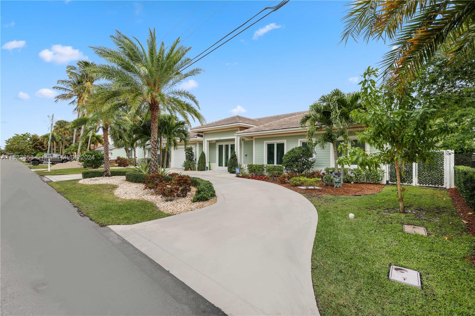 2333 24th St, Lighthouse Point, FL, 33064 United States, 3 Bedrooms Bedrooms, ,4 BathroomsBathrooms,Residential,For Sale,24th St,A11523853