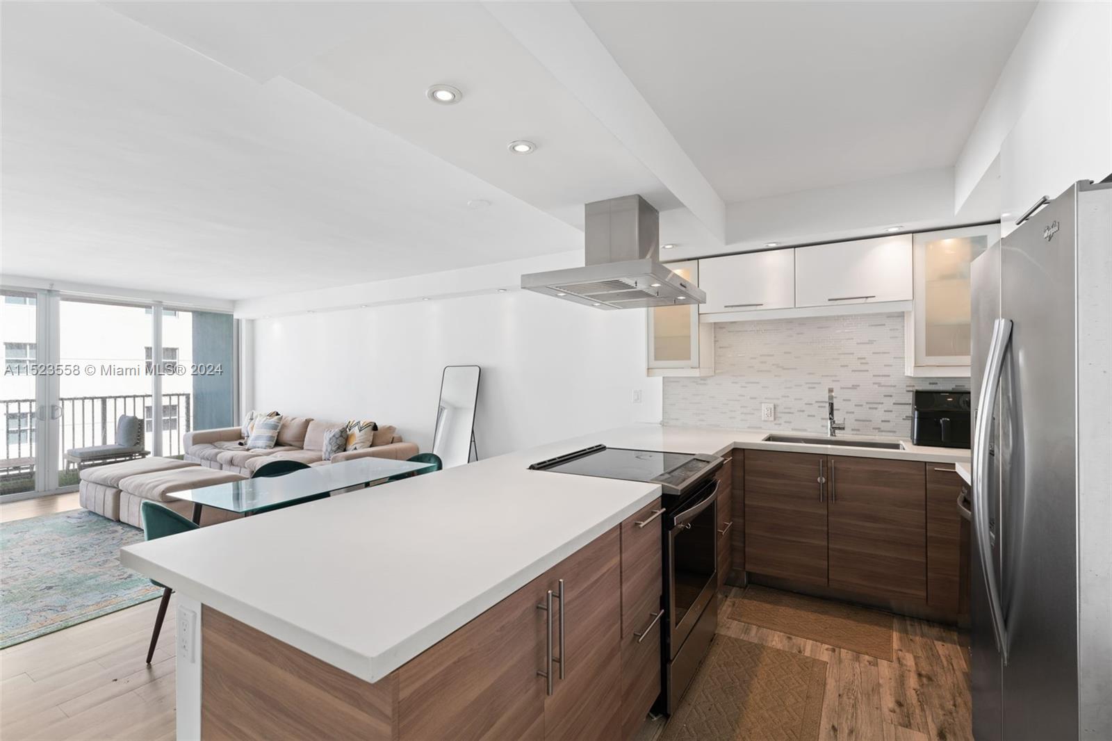 5838 Collins Ave 9E, Miami Beach, Florida 33140, 1 Bedroom Bedrooms, ,1 BathroomBathrooms,Residential,For Sale,5838 Collins Ave 9E,A11523558