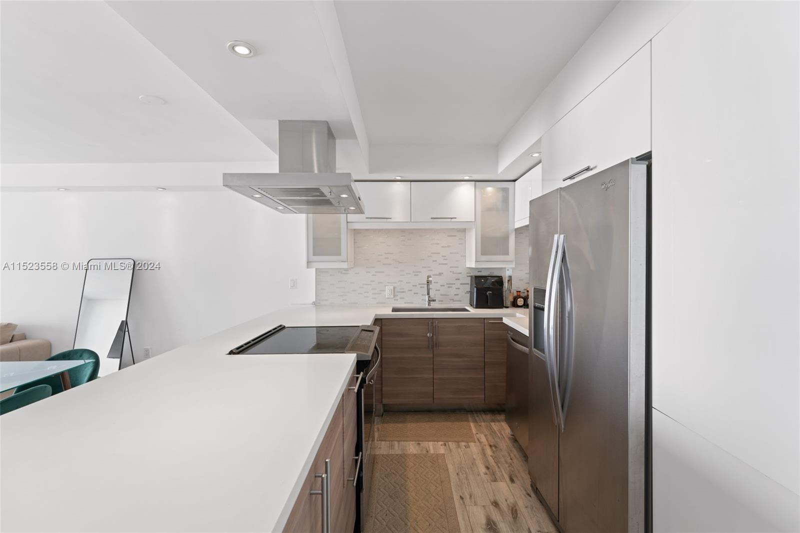 5838 Collins Ave 9E, Miami Beach, Florida 33140, 1 Bedroom Bedrooms, ,1 BathroomBathrooms,Residential,For Sale,5838 Collins Ave 9E,A11523558