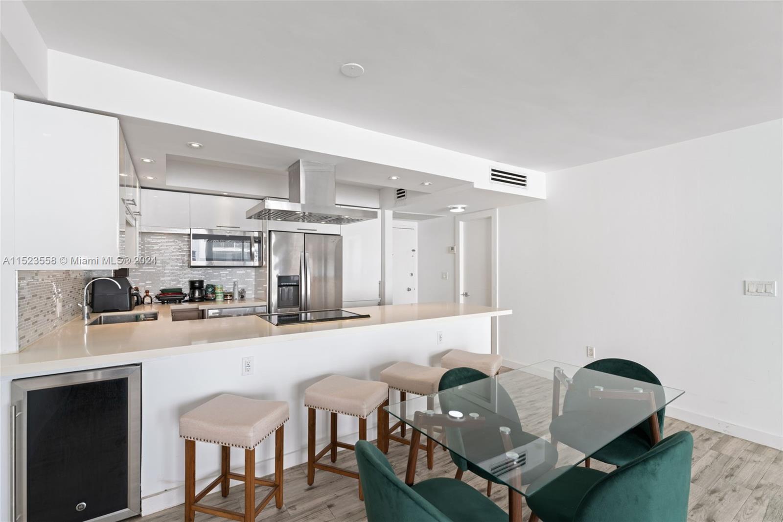 5838 Collins Ave 9E, Miami Beach, Florida 33140, 1 Bedroom Bedrooms, ,1 BathroomBathrooms,Residential,For Sale,5838 Collins Ave 9E,A11523558